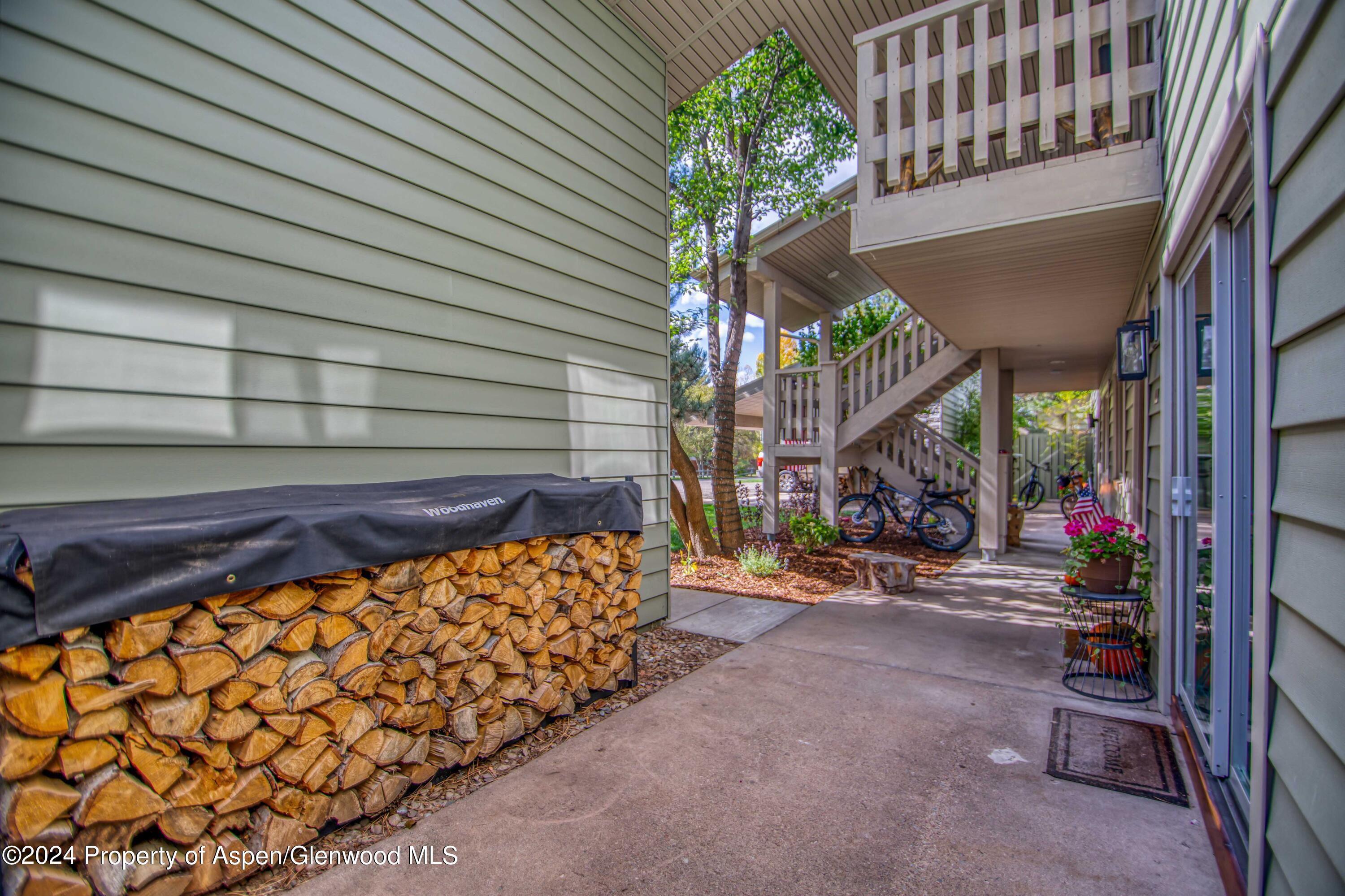 14913 Highway 82, 297