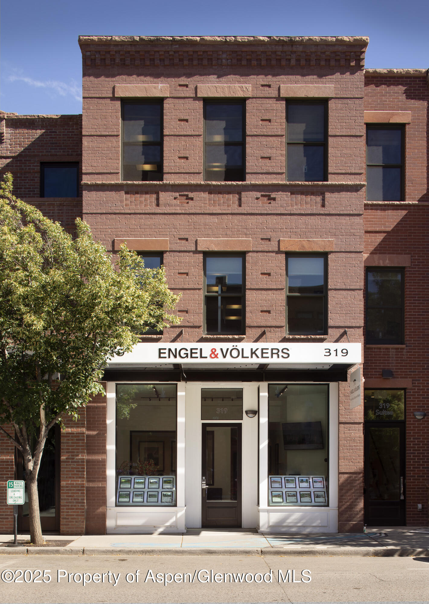 319 MAIN Street, 303