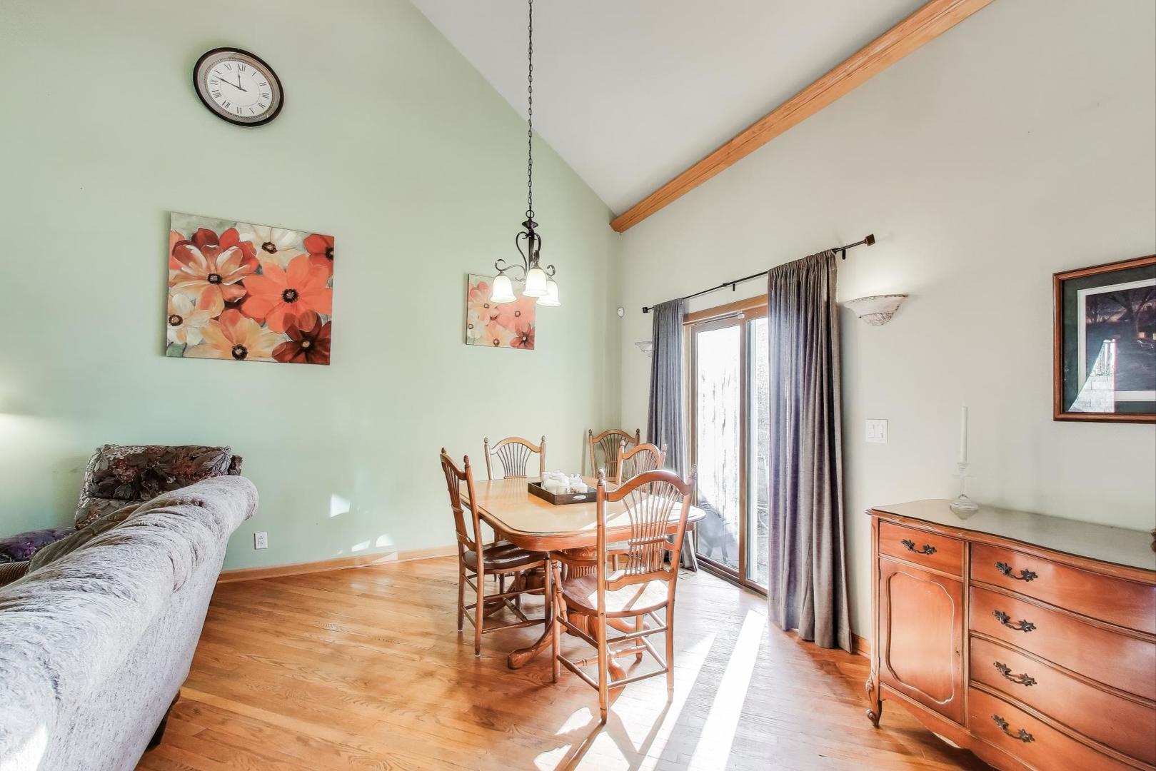 4116 E Lake Shore Drive