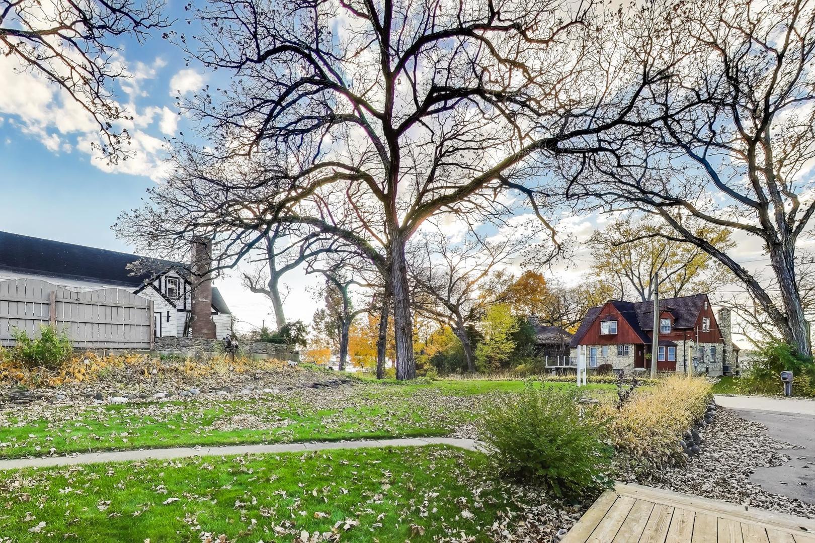 4116 E Lake Shore Drive