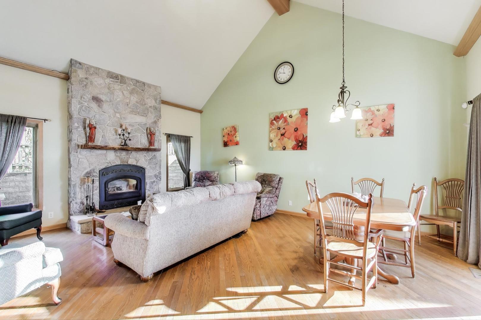 4116 E Lake Shore Drive