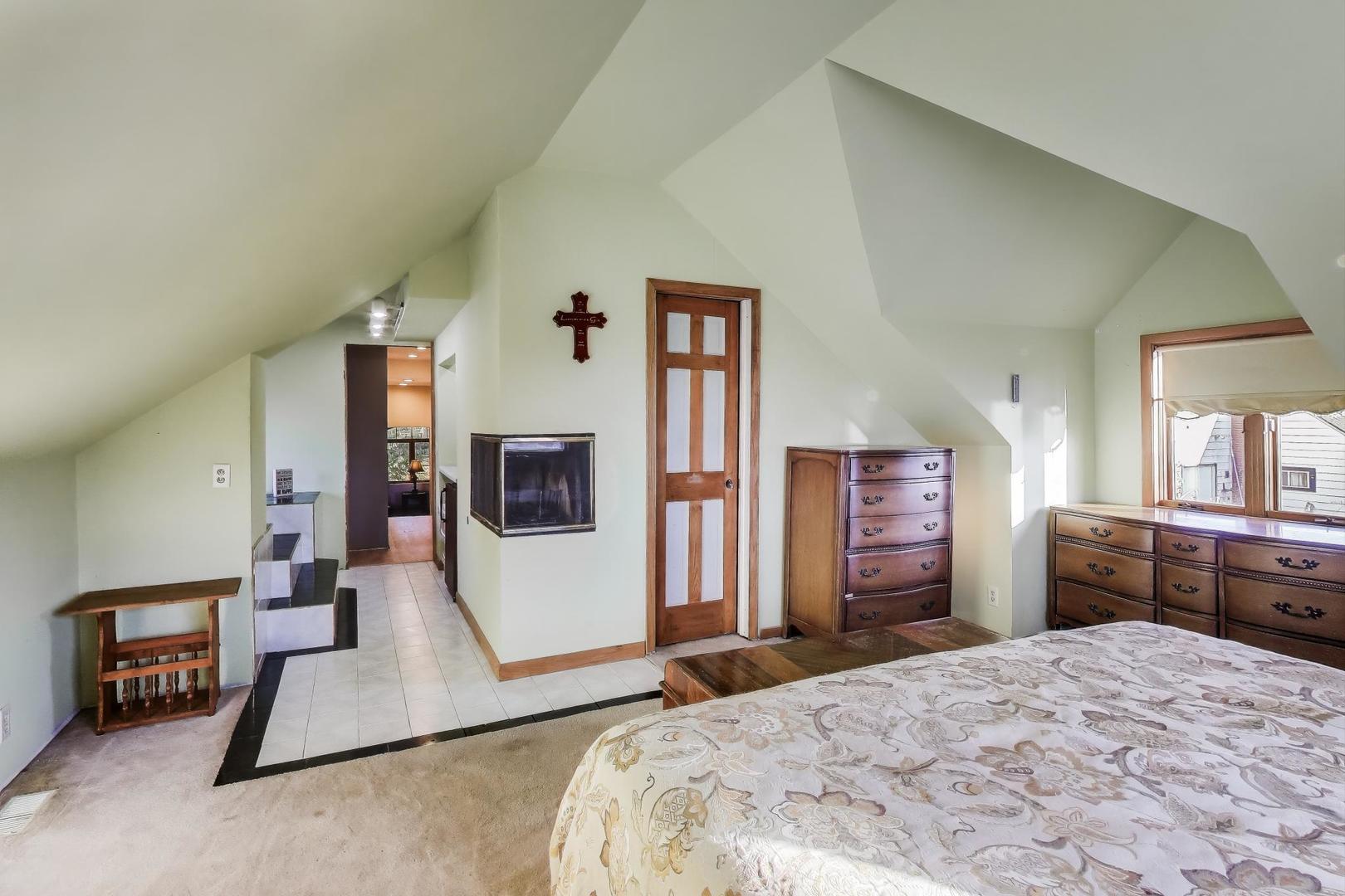 4116 E Lake Shore Drive