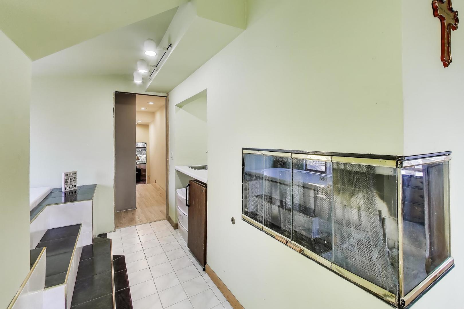 4116 E Lake Shore Drive