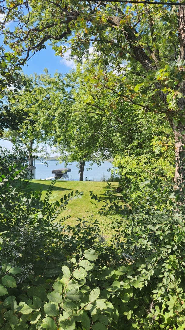 4116 E Lake Shore Drive