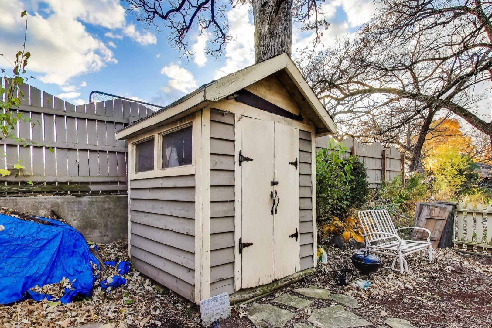 4116 E Lake Shore Drive