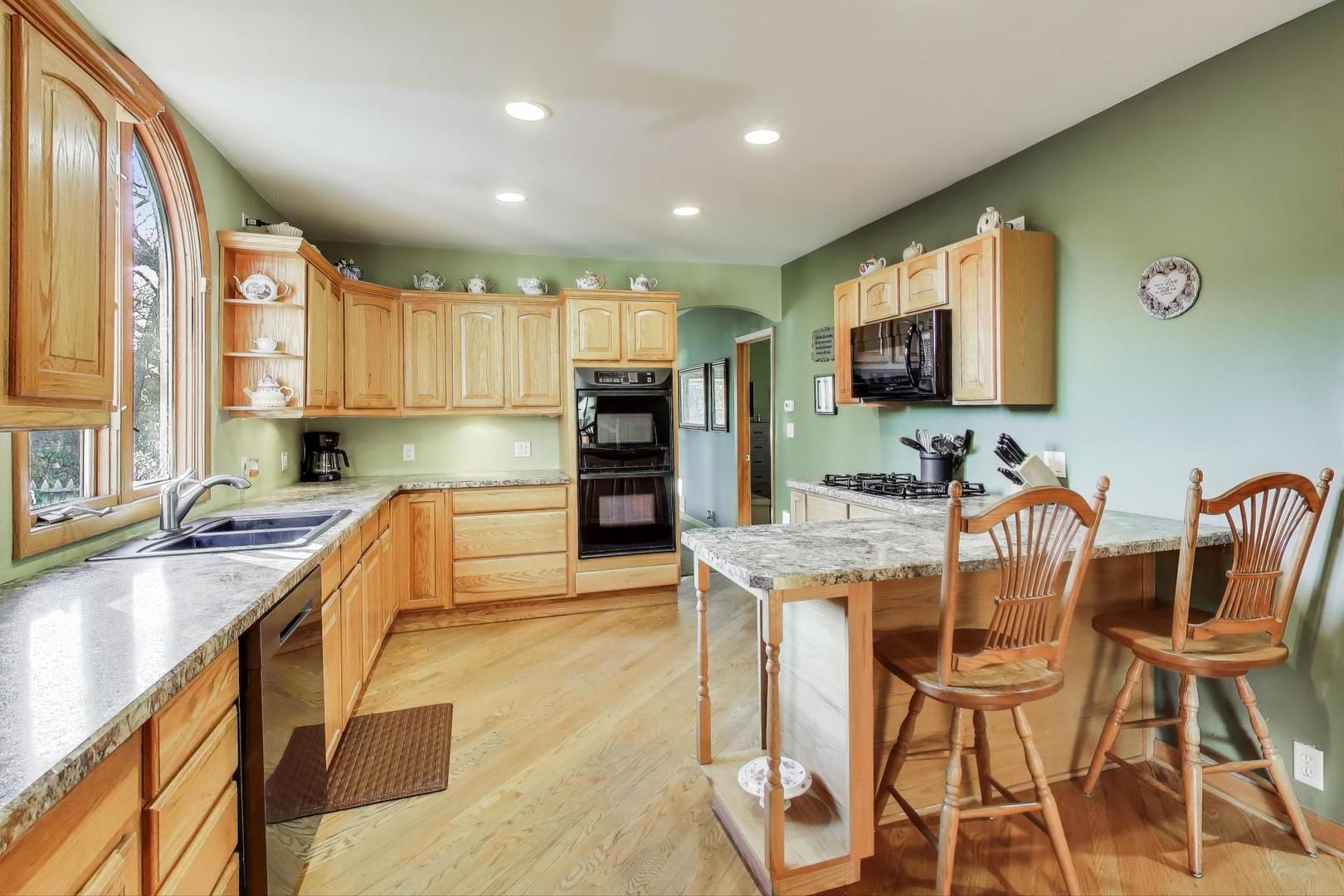 4116 E Lake Shore Drive