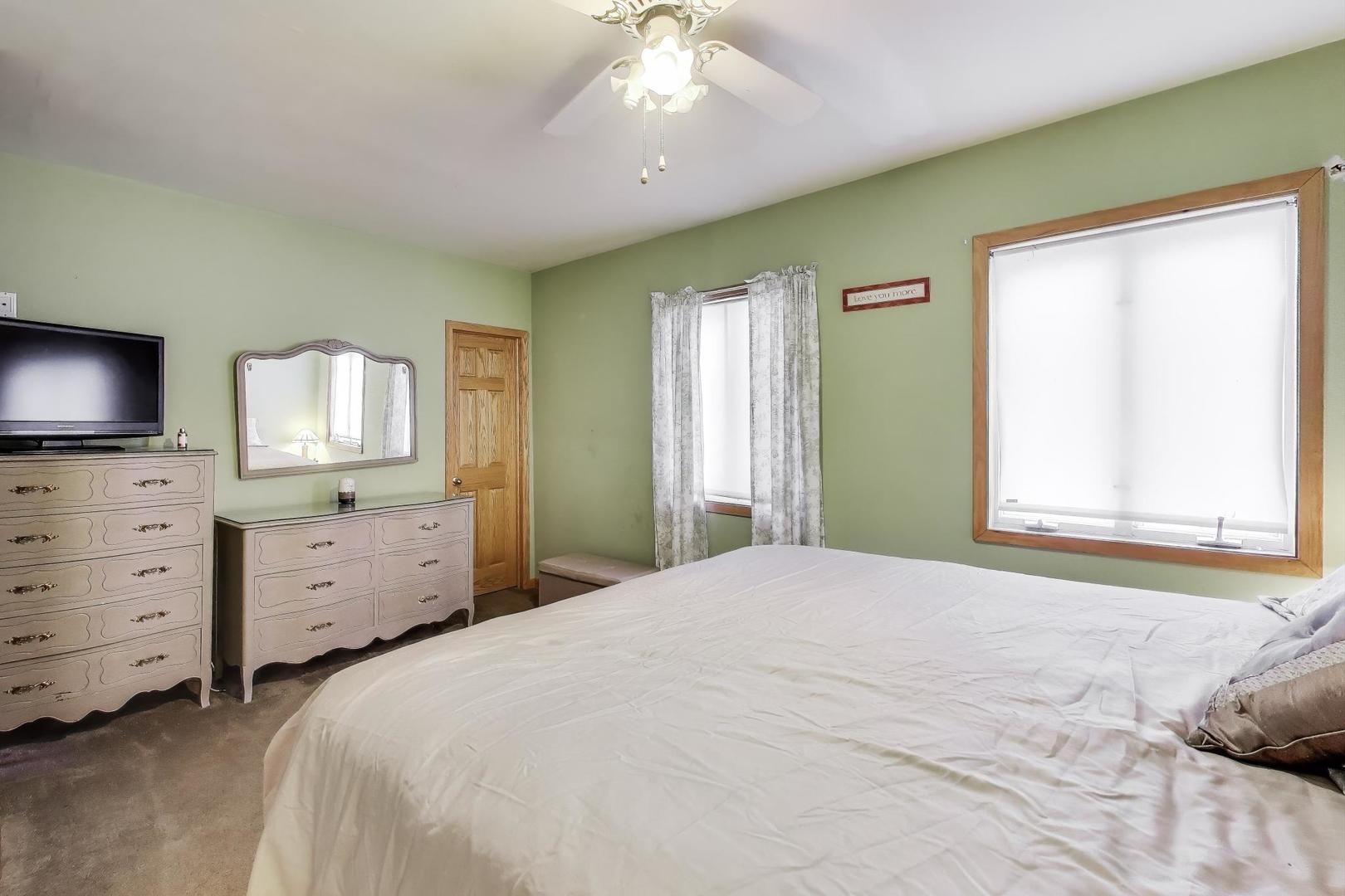 4116 E Lake Shore Drive