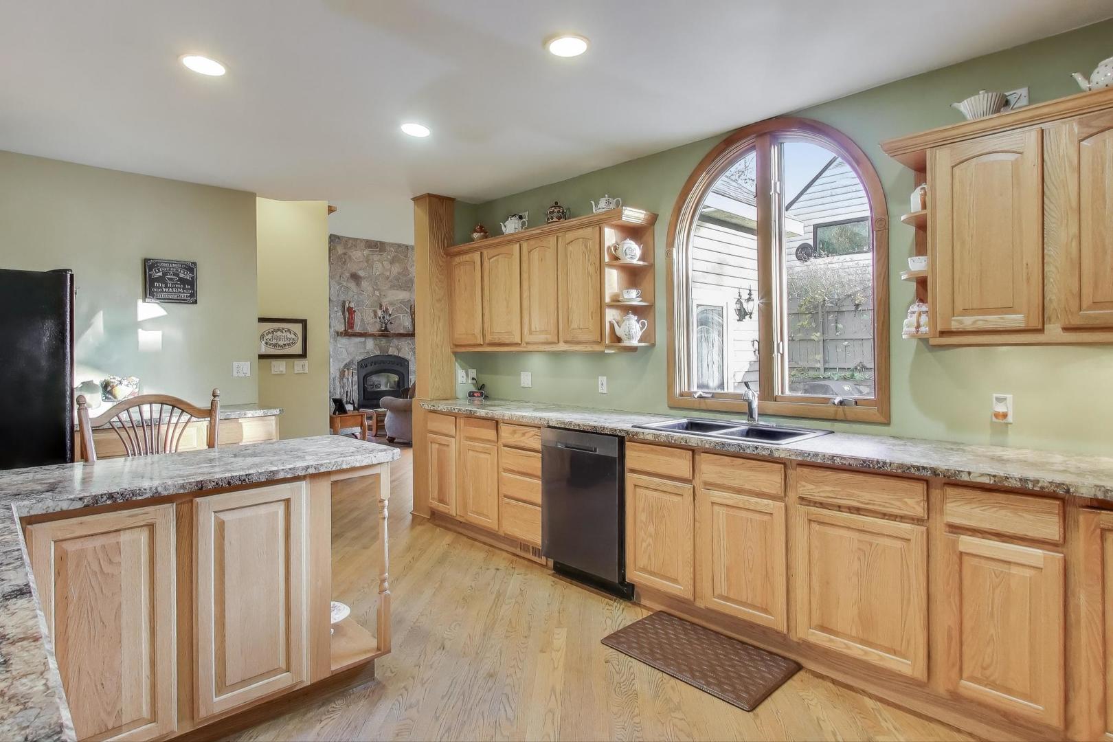 4116 E Lake Shore Drive