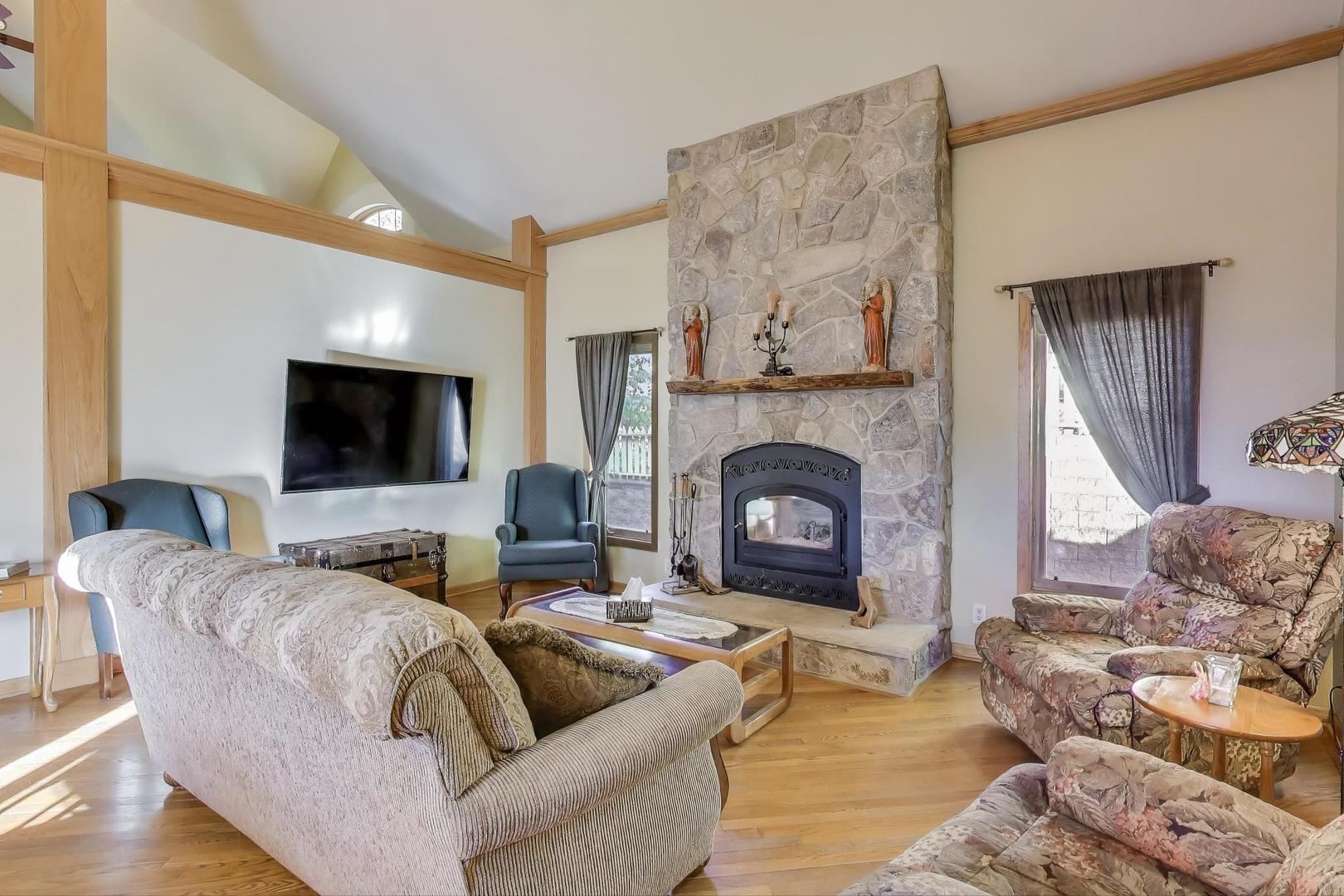 4116 E Lake Shore Drive