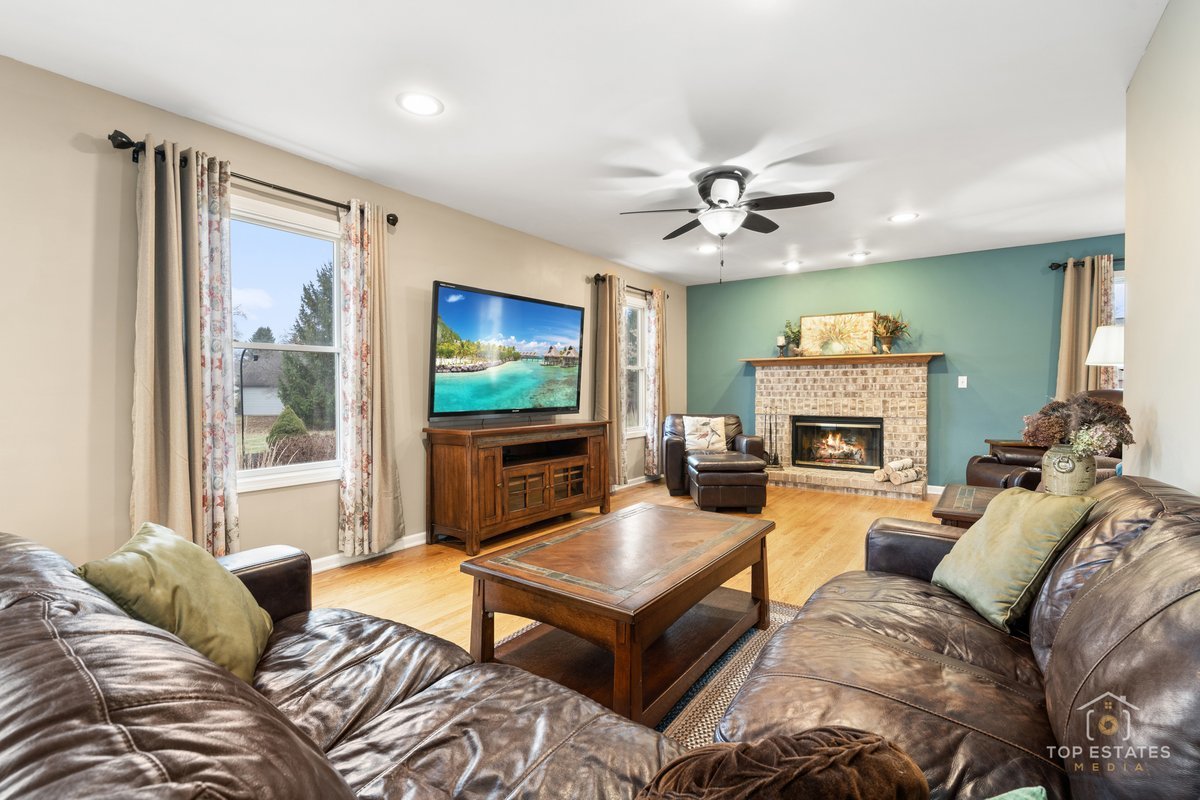 2303 Fox Bluff Lane