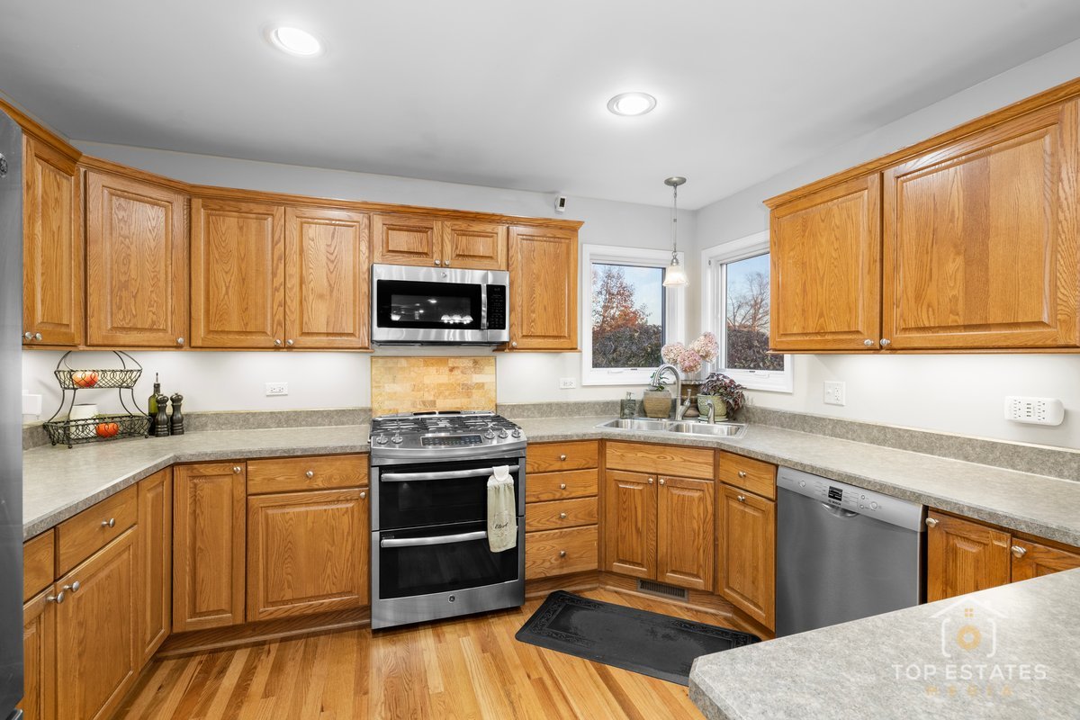 2303 Fox Bluff Lane