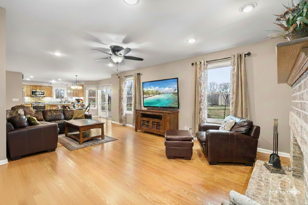 2303 Fox Bluff Lane