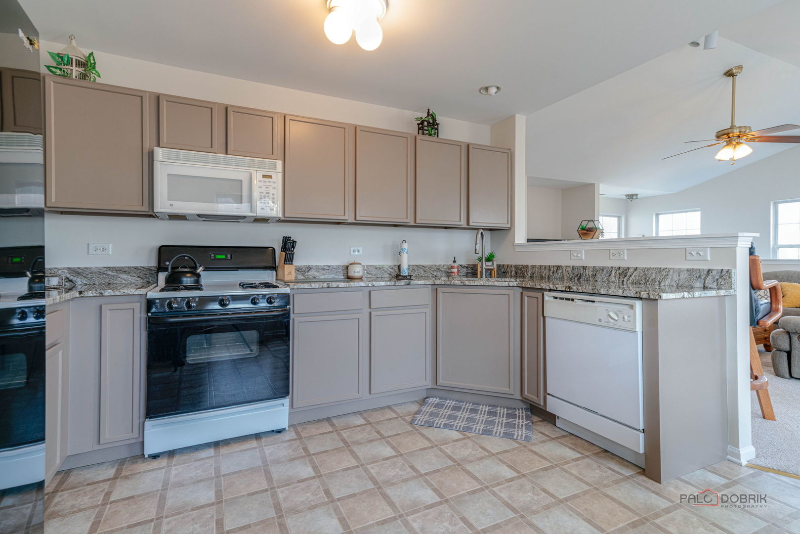 585 Bridle Court Unit: 585