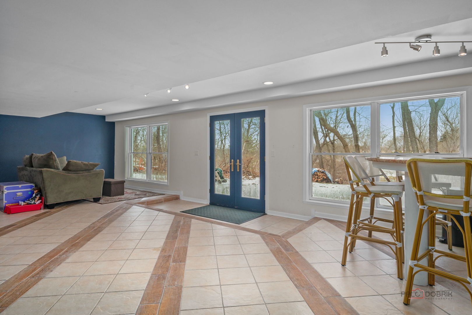 26982 W Lakeview Drive S