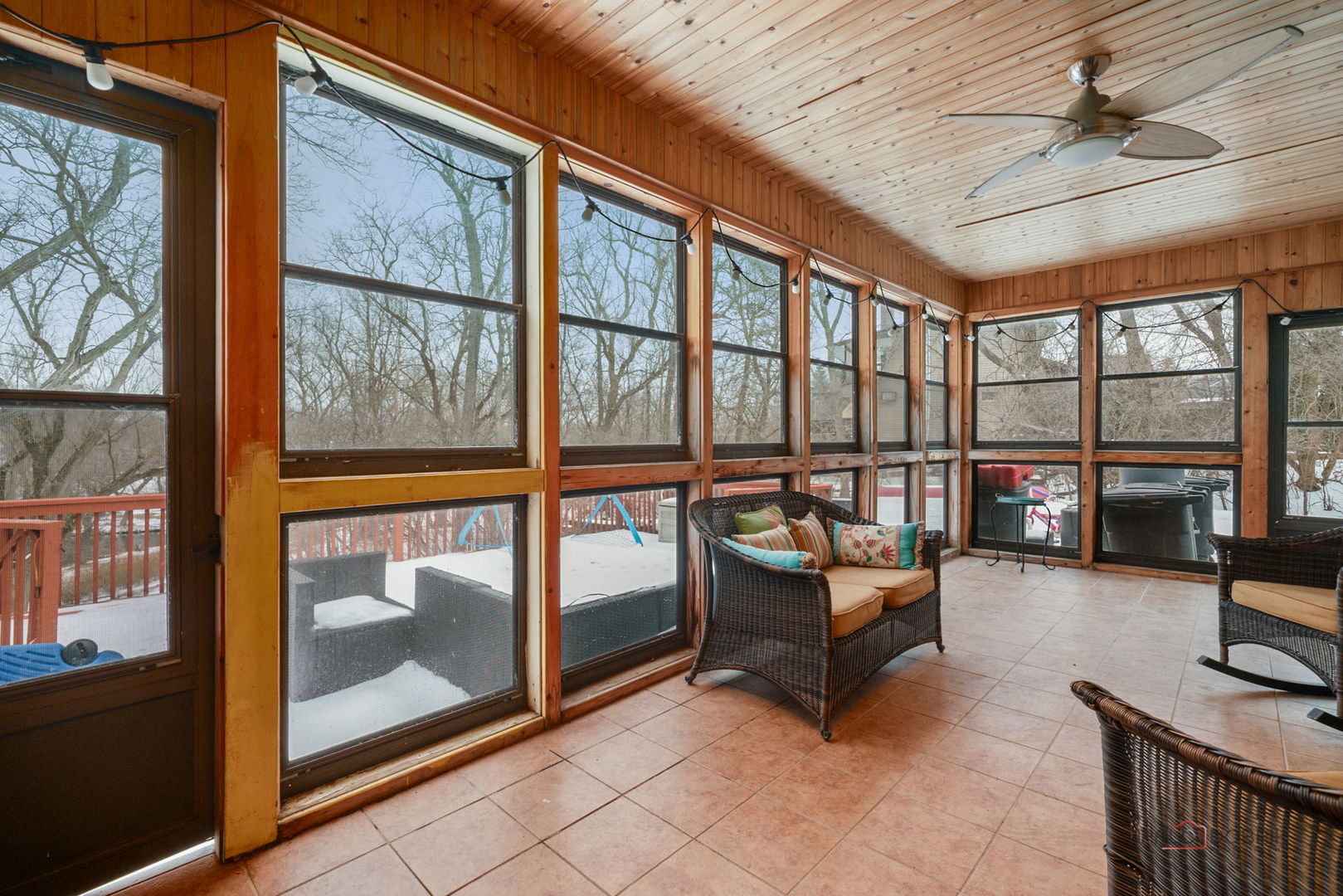 26982 W Lakeview Drive S