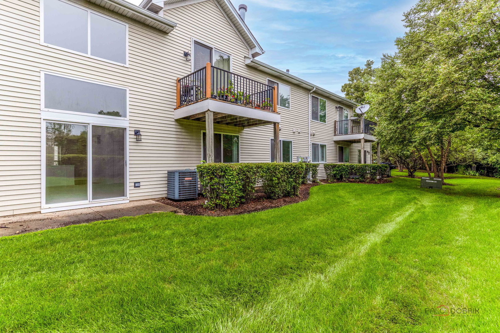 985 Huntington Drive Unit: 985