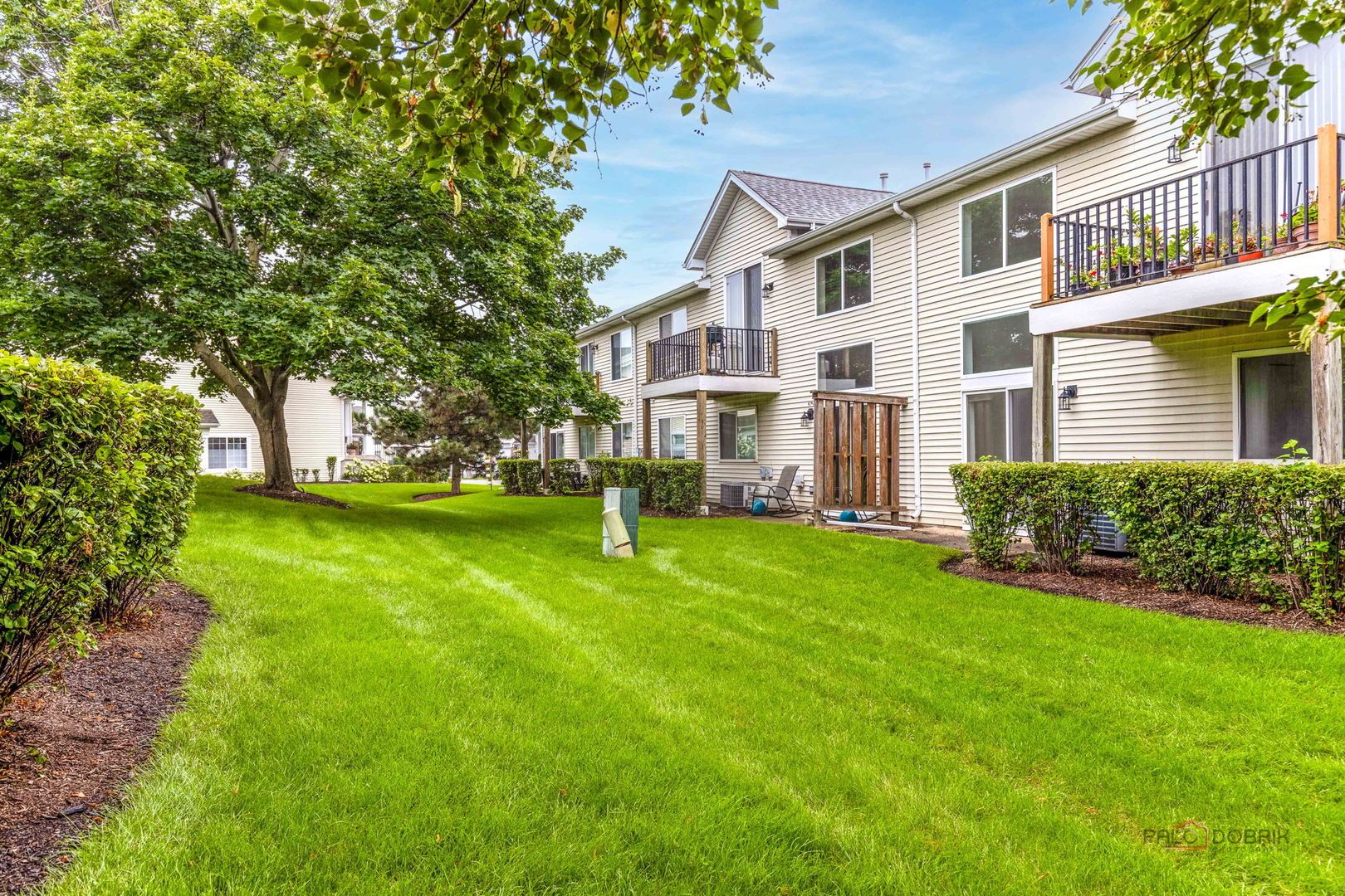 985 Huntington Drive Unit: 985