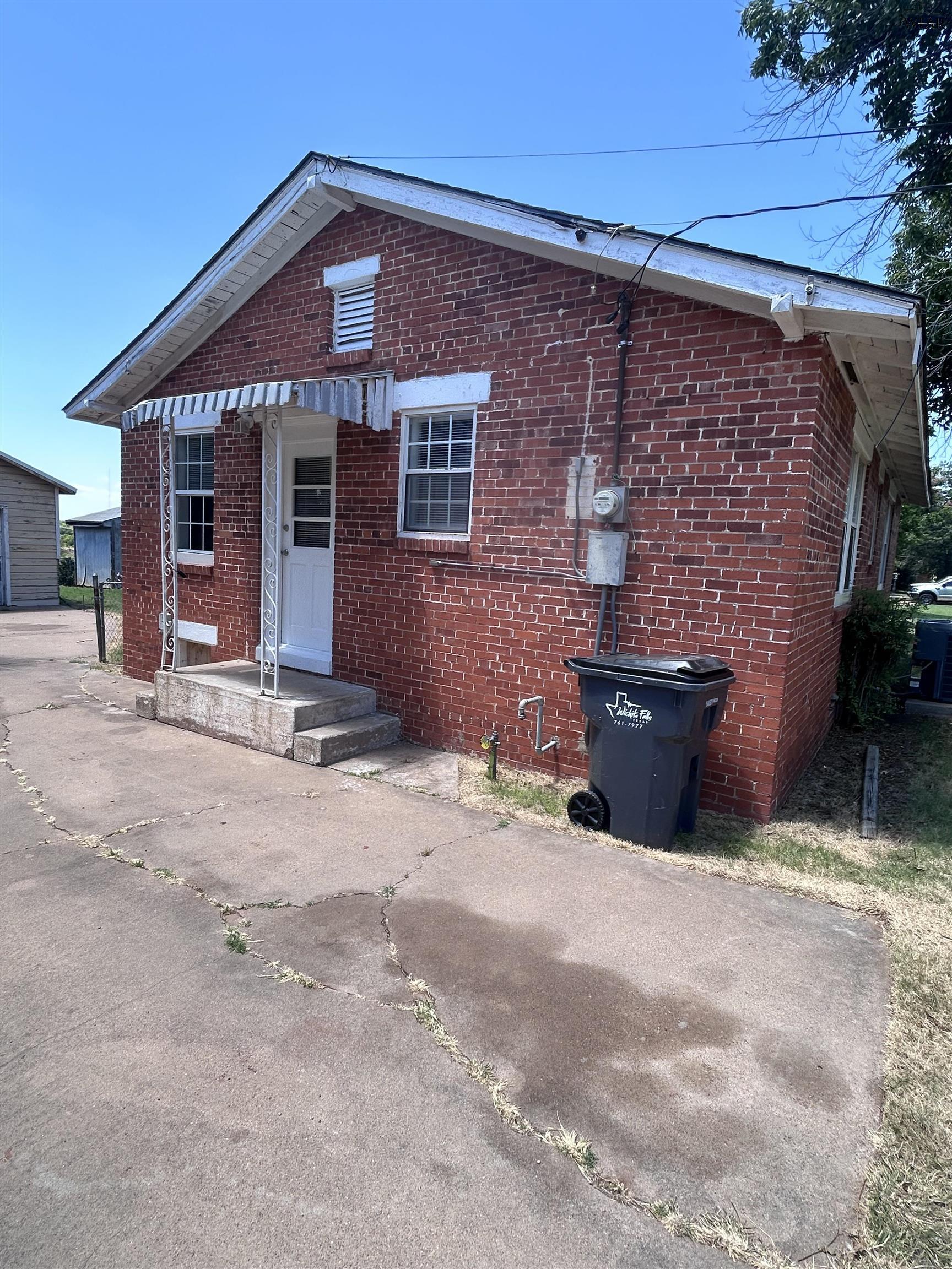 1004 W WENONAH AVENUE
