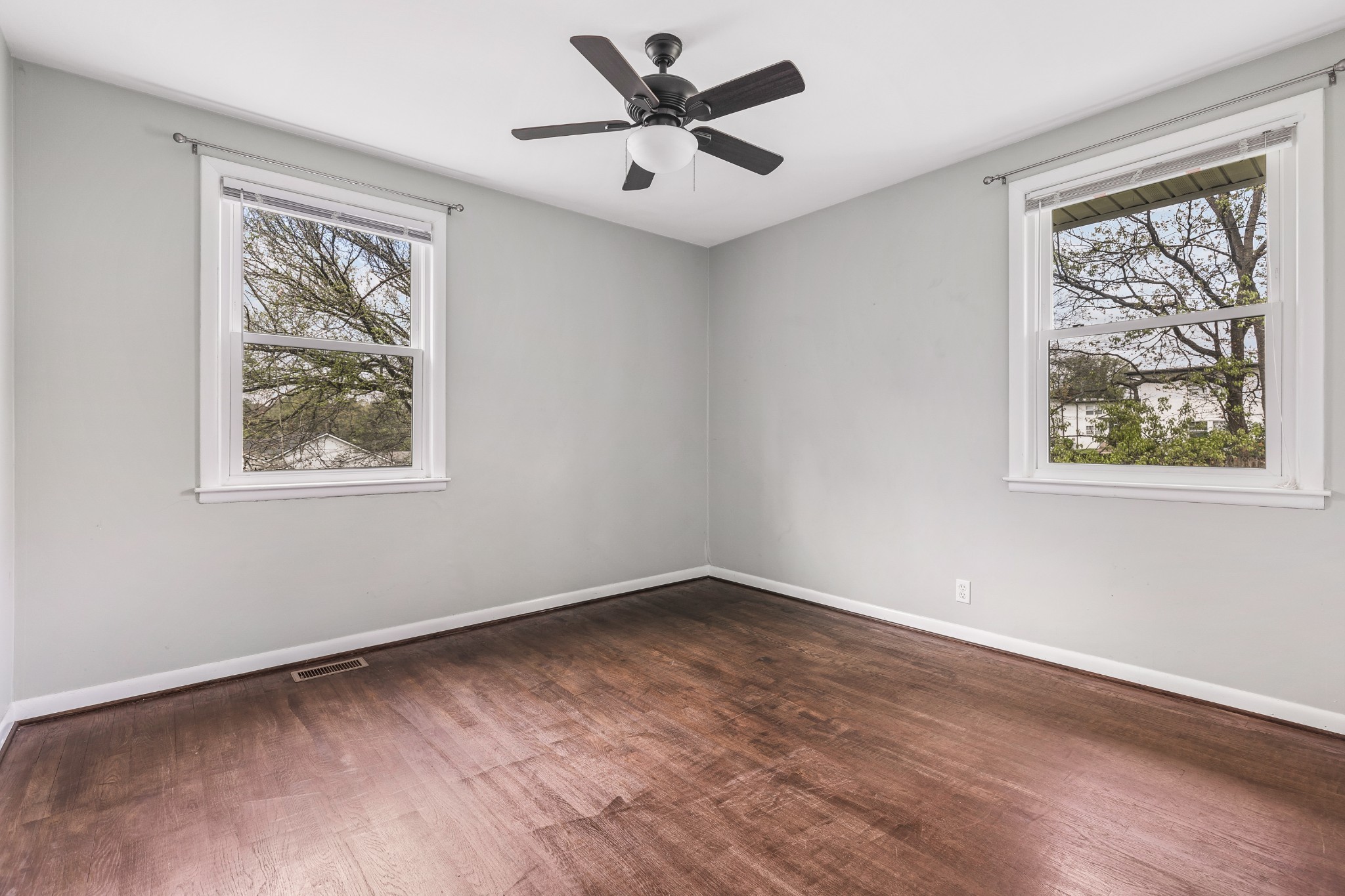 630 Whispering Hills Dr