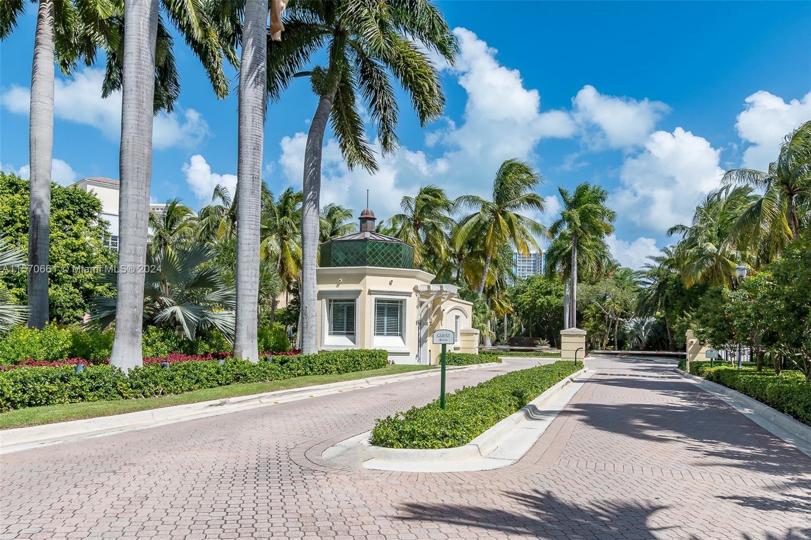 765 Crandon Blvd # 311