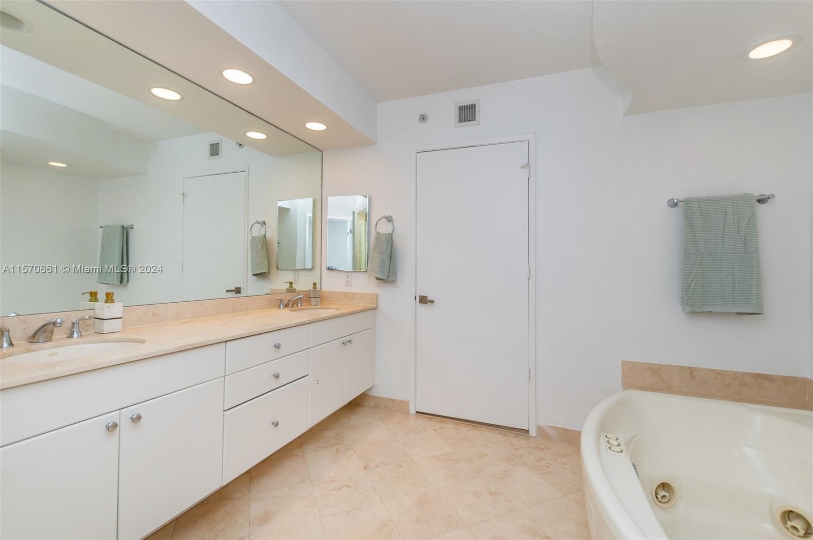 765 Crandon Blvd # 311