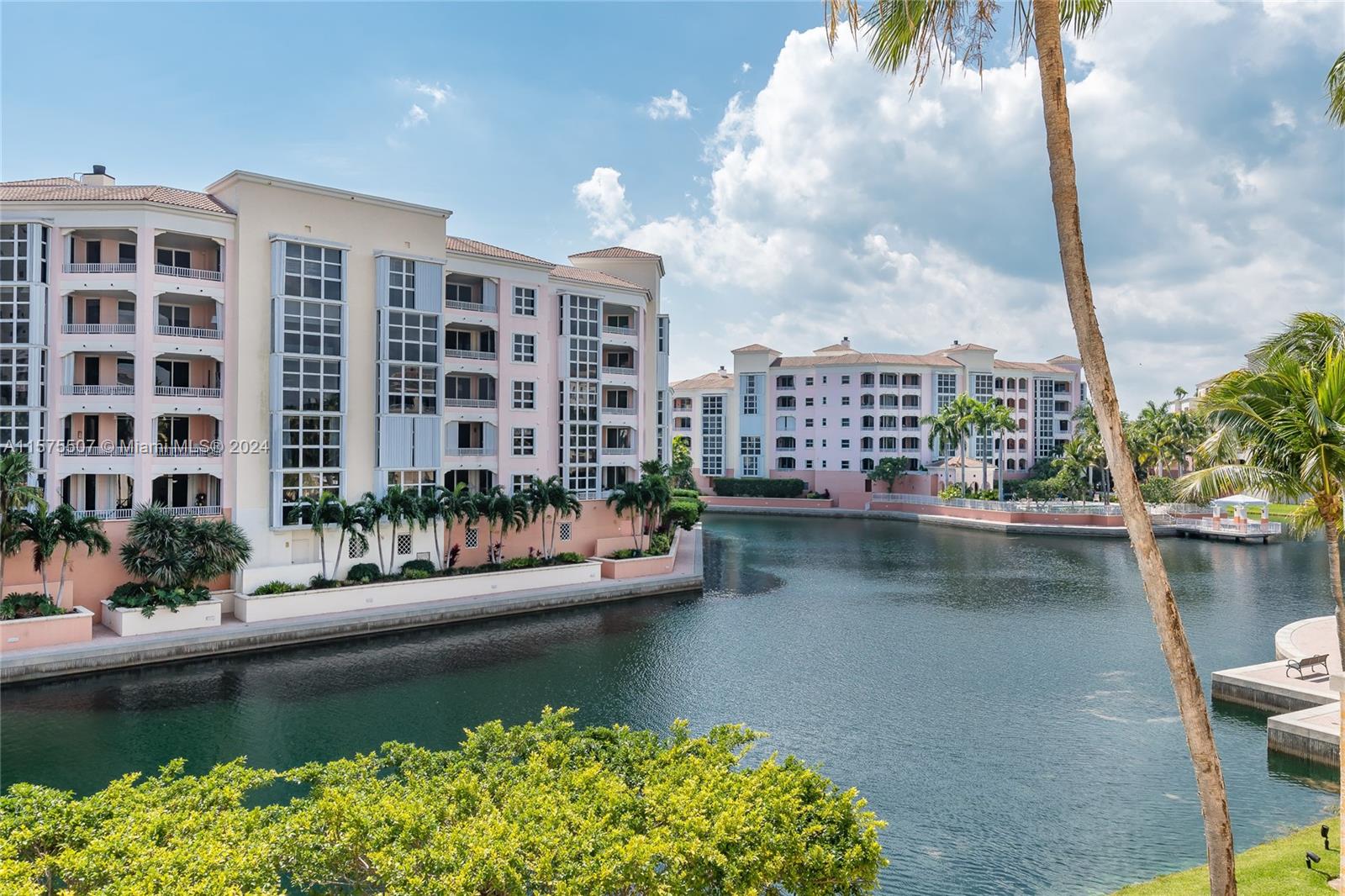 713 Crandon Blvd # 304