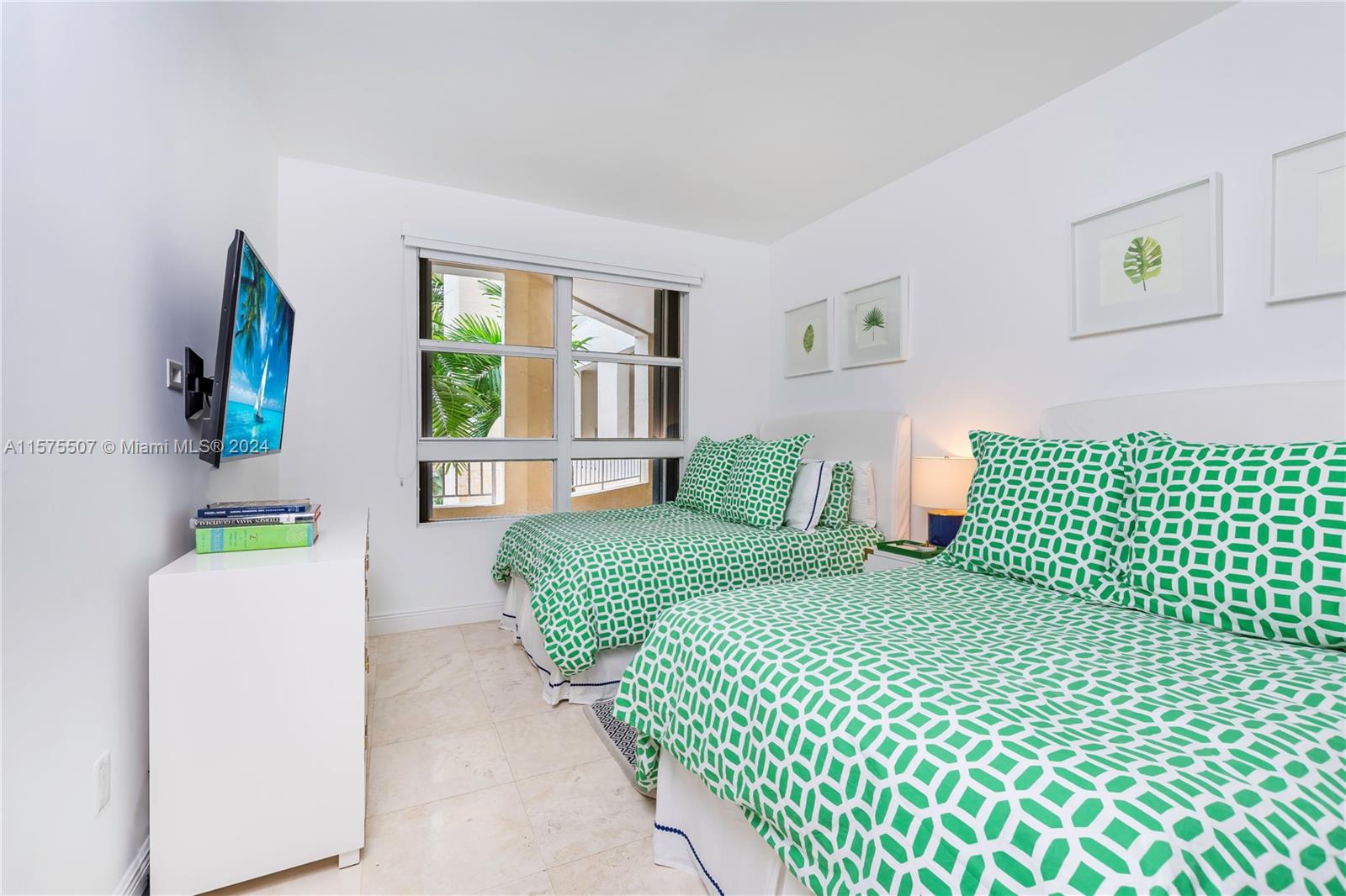 713 Crandon Blvd # 304