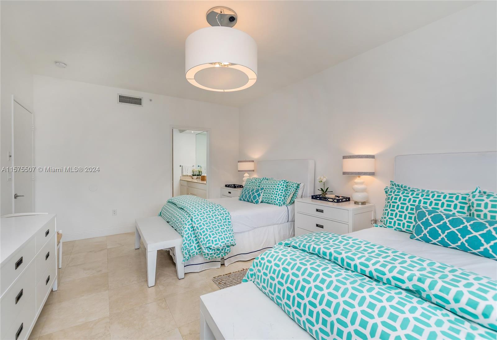 713 Crandon Blvd # 304