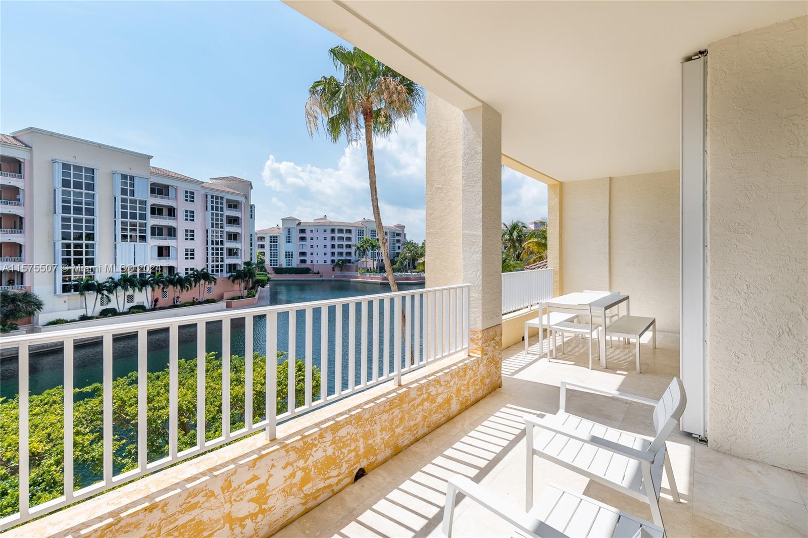 713 Crandon Blvd # 304