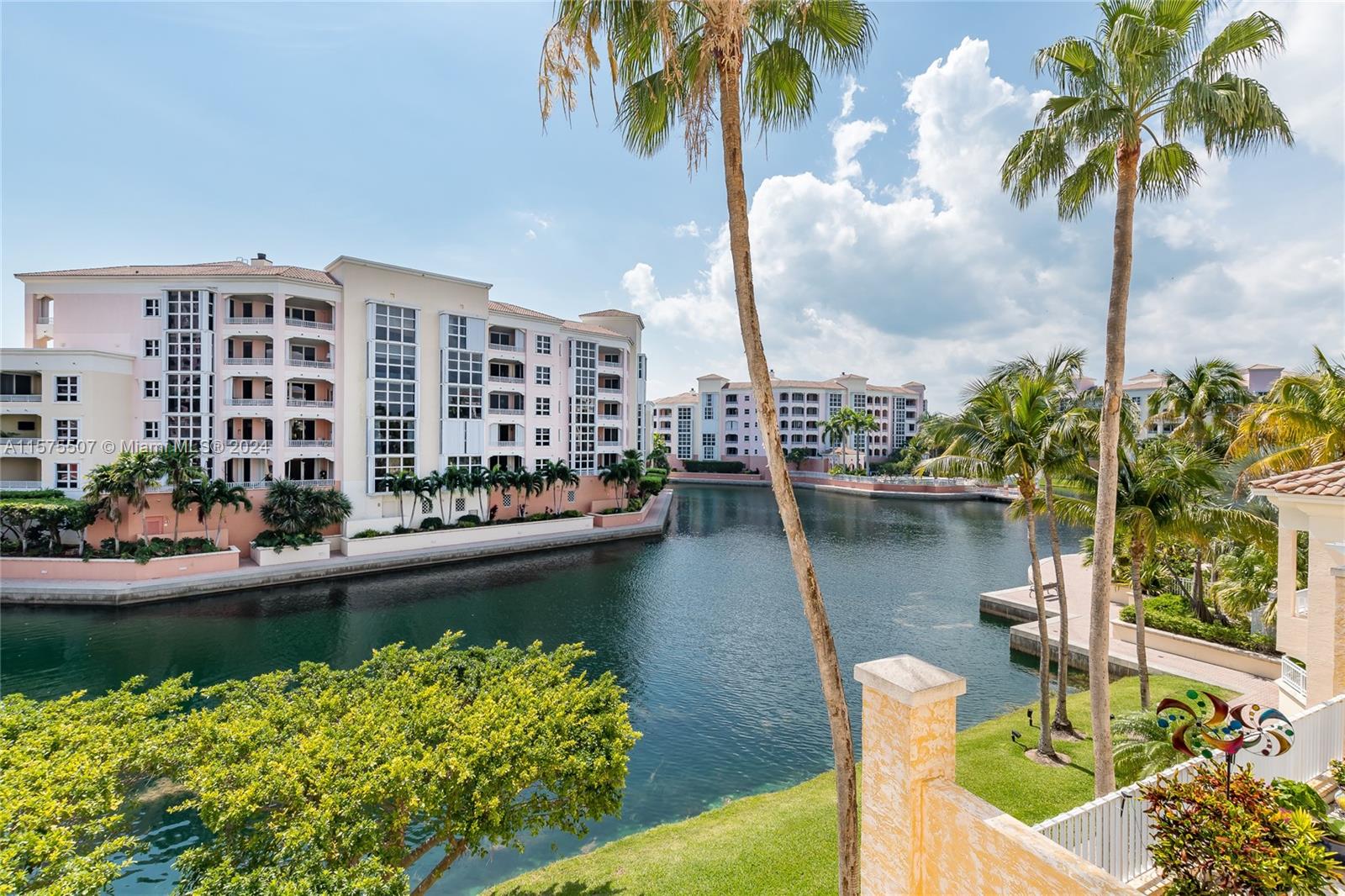 713 Crandon Blvd # 304