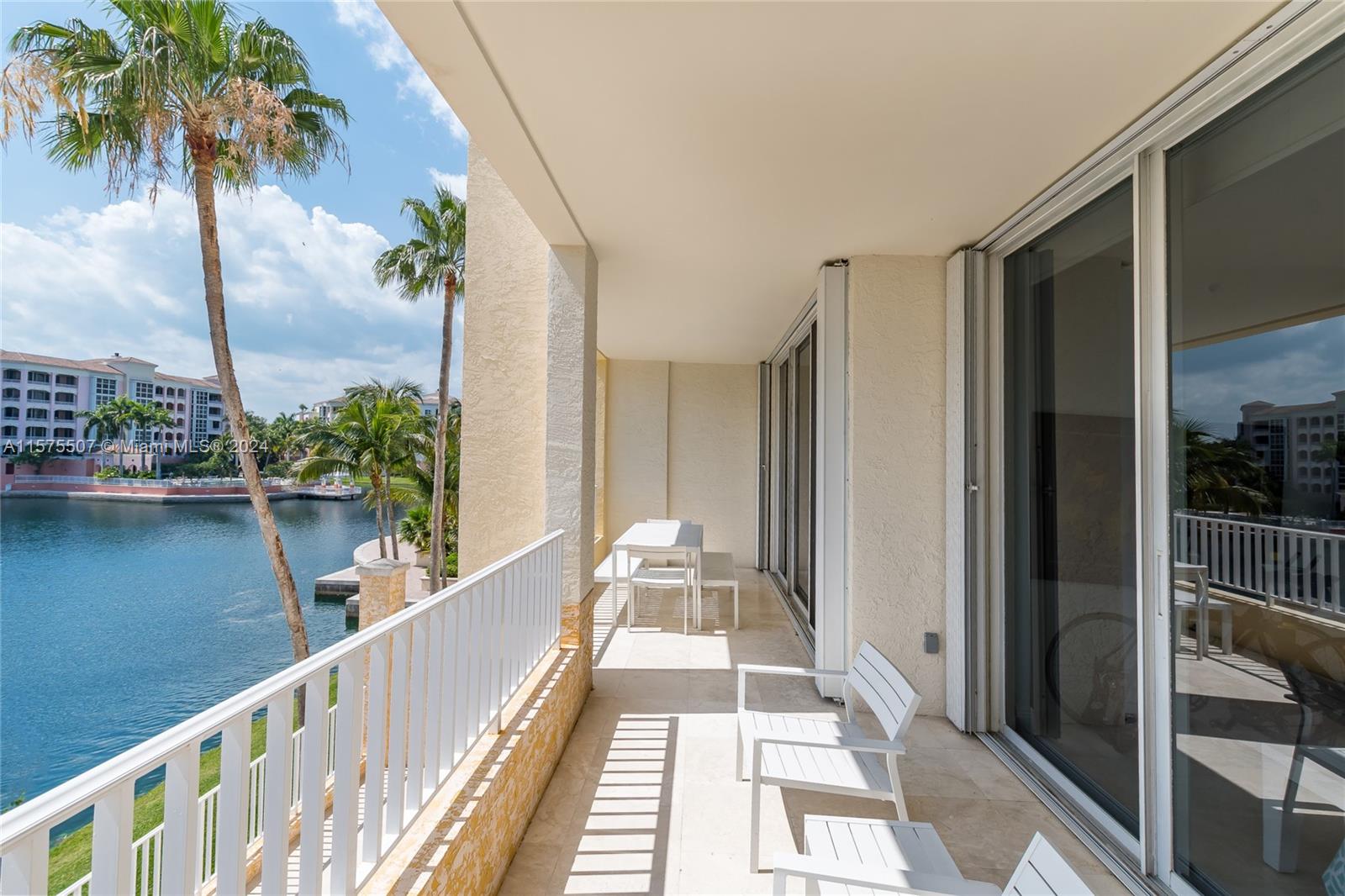 713 Crandon Blvd # 304