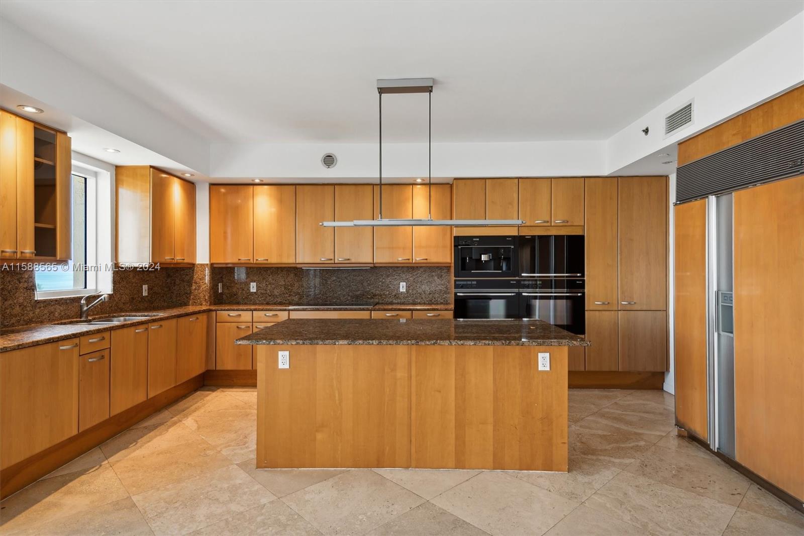 791 Crandon Blvd # 707