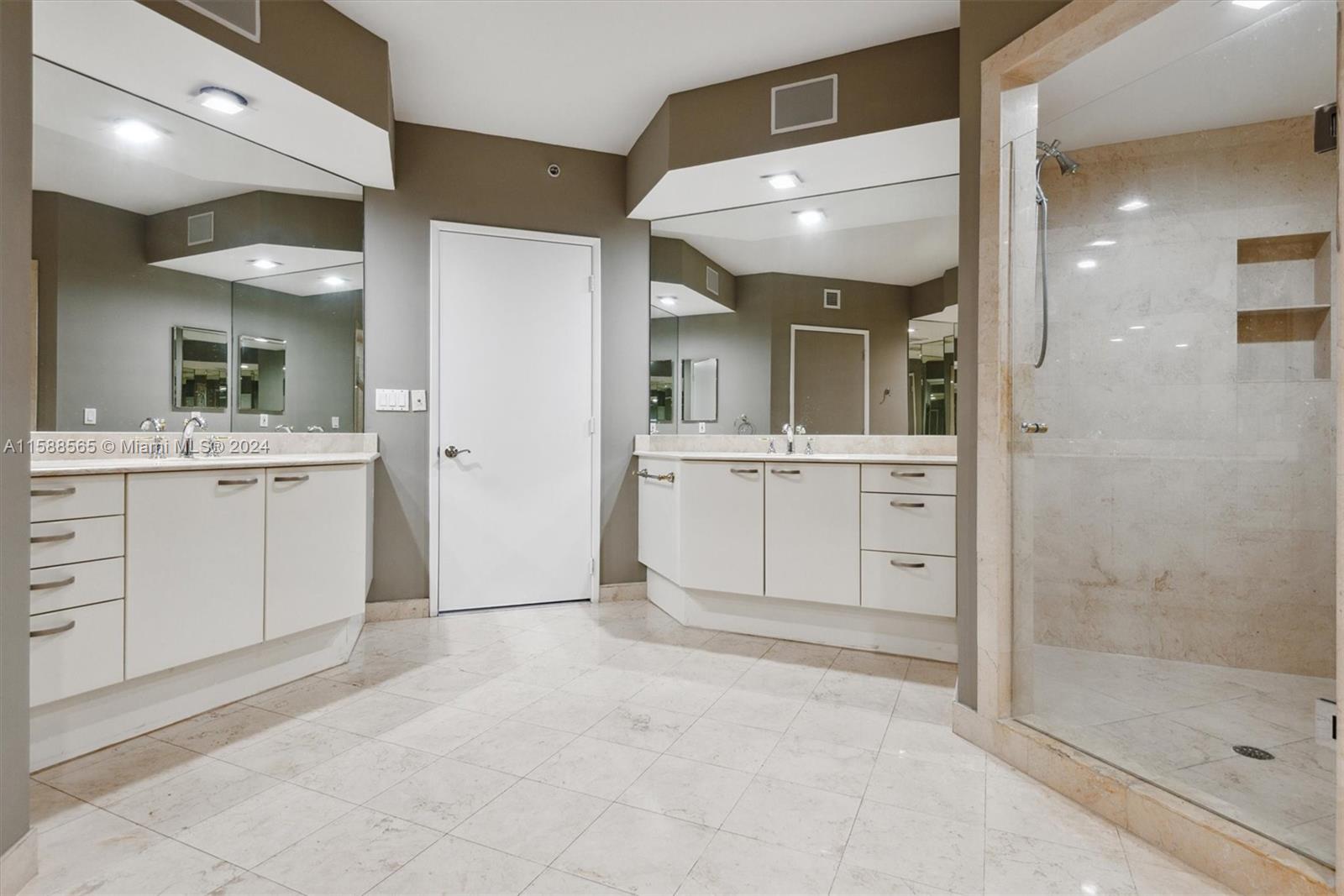791 Crandon Blvd # 707
