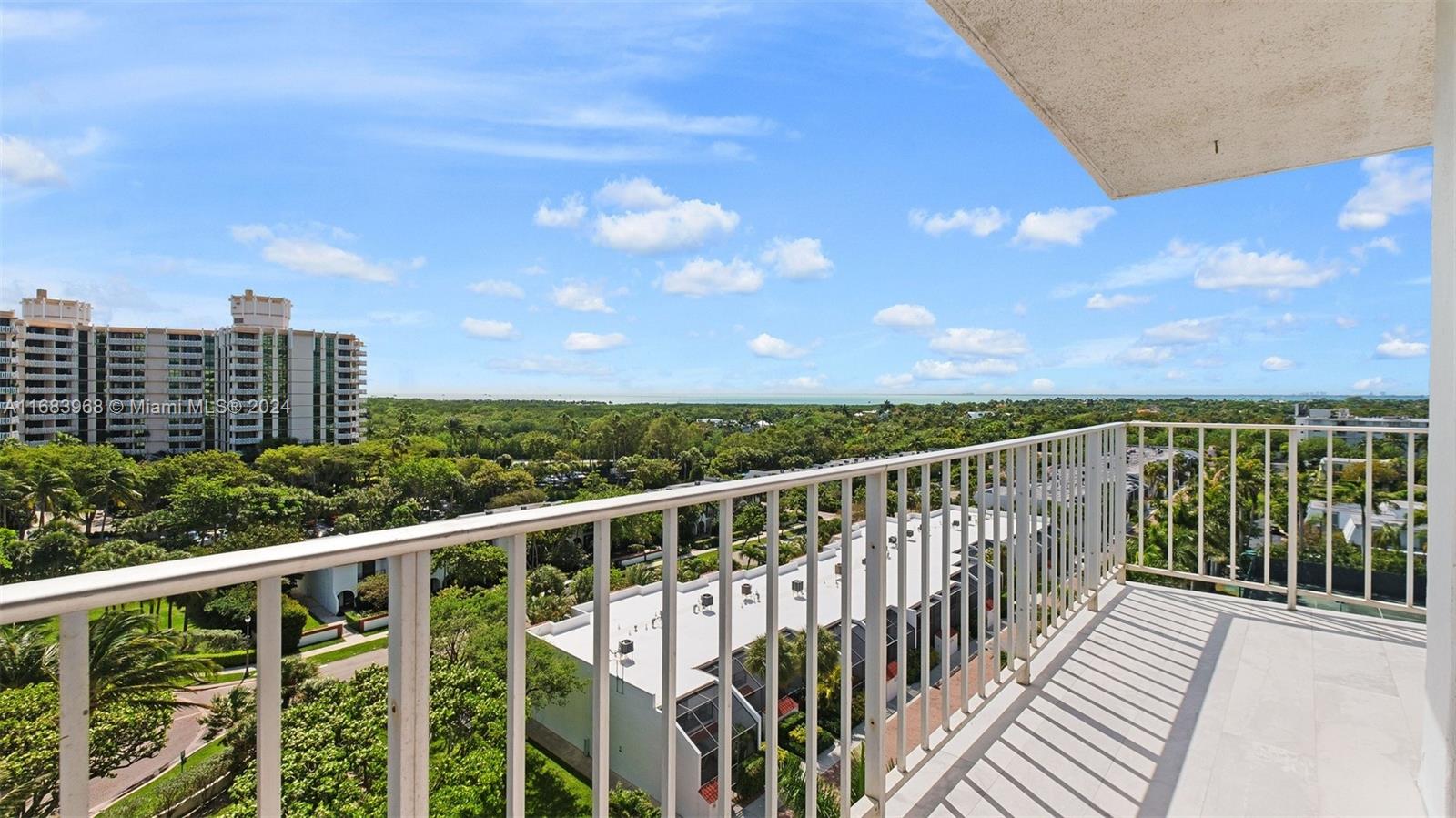 881 Ocean Dr # 8A
