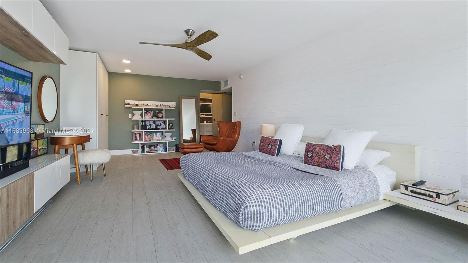 881 Ocean Dr # 8A