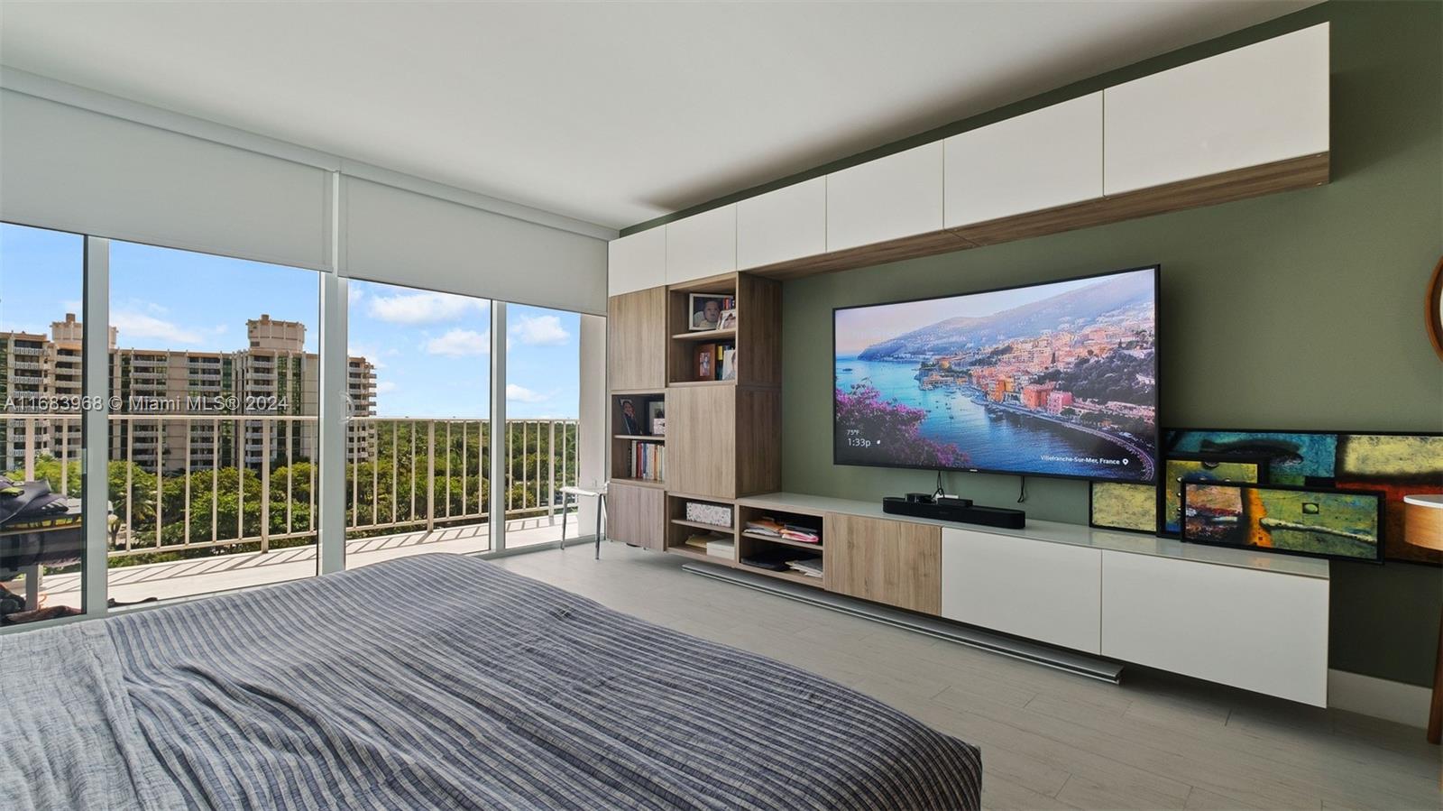 881 Ocean Dr # 8A
