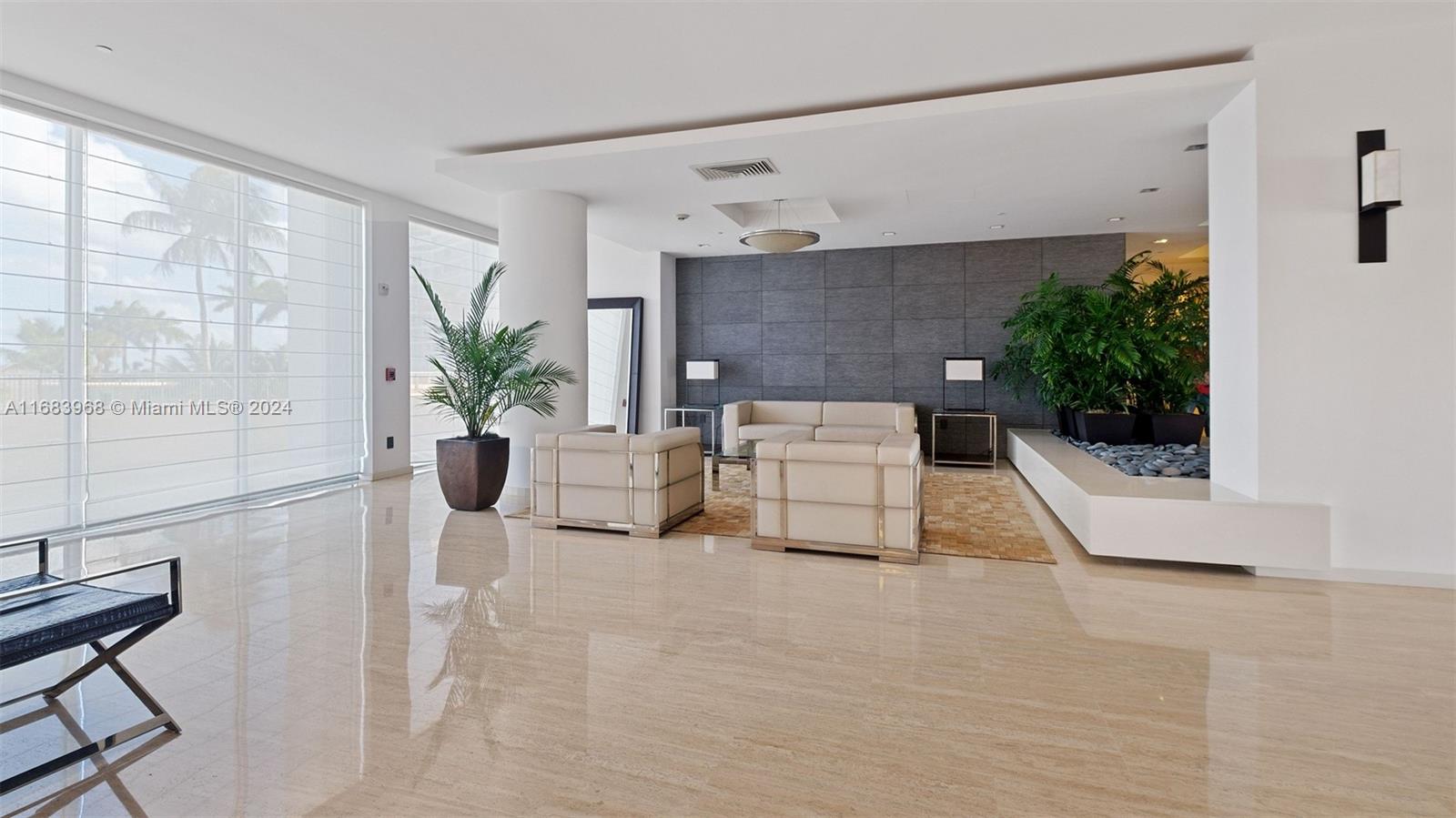 881 Ocean Dr # 8A