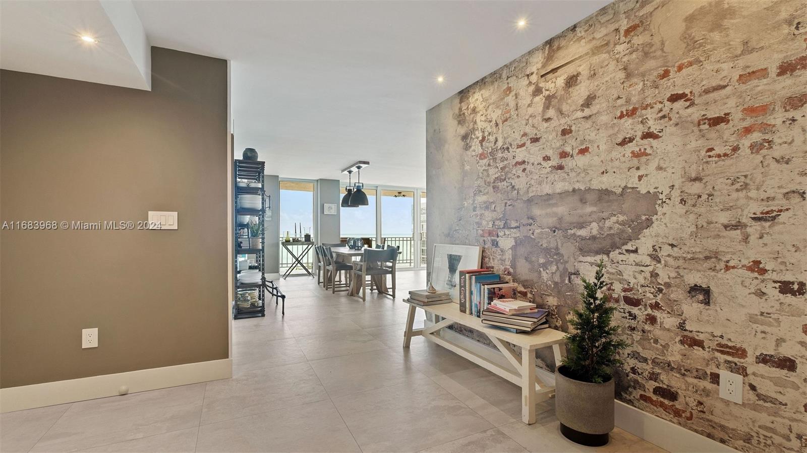 881 Ocean Dr # 8A