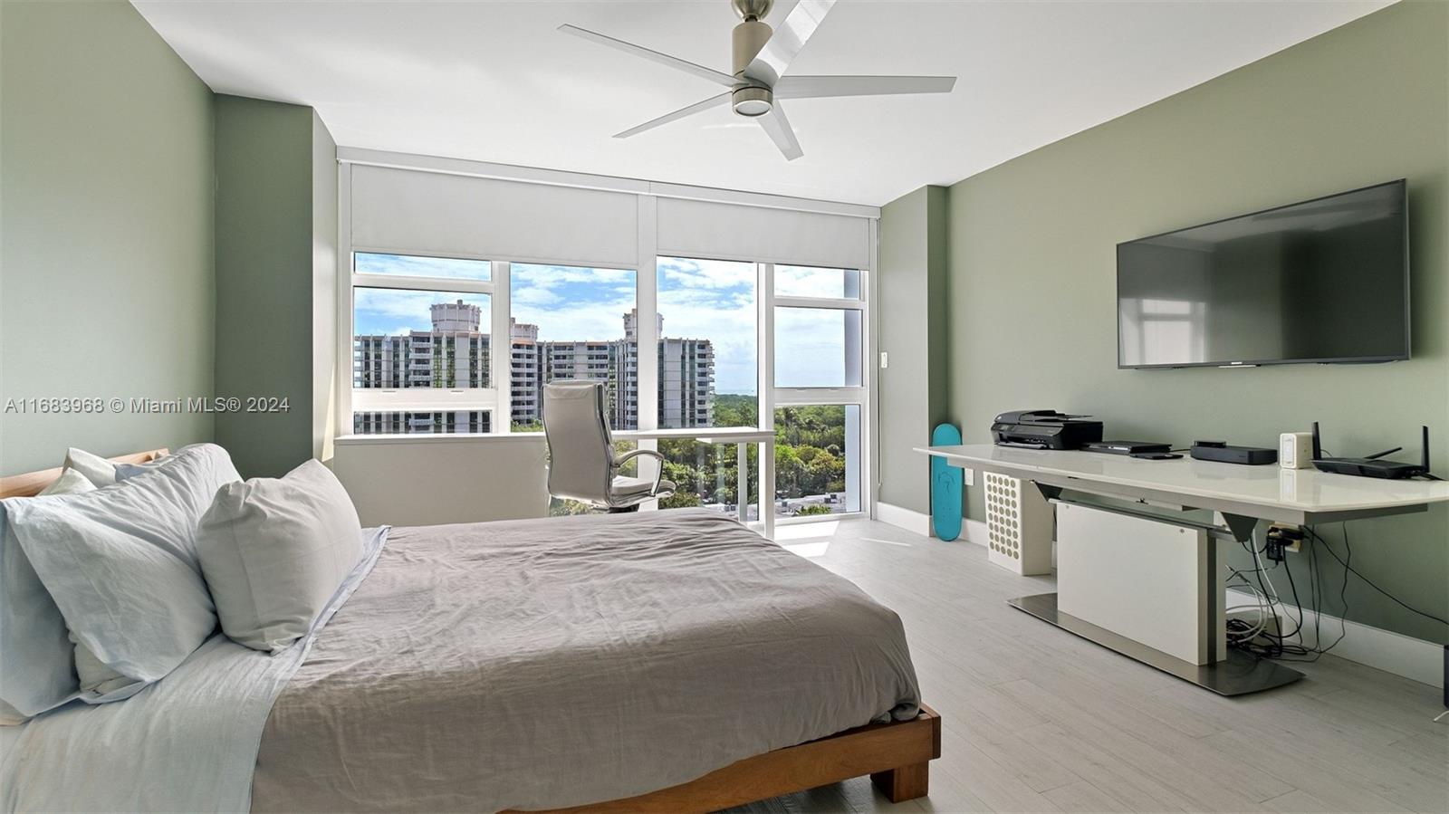 881 Ocean Dr # 8A