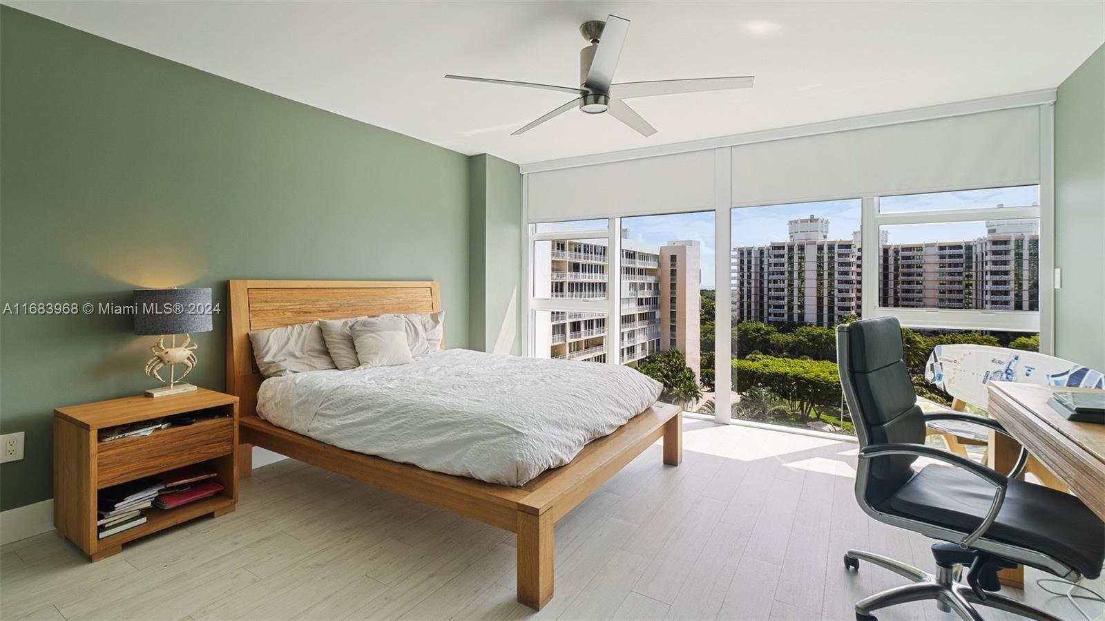 881 Ocean Dr # 8A