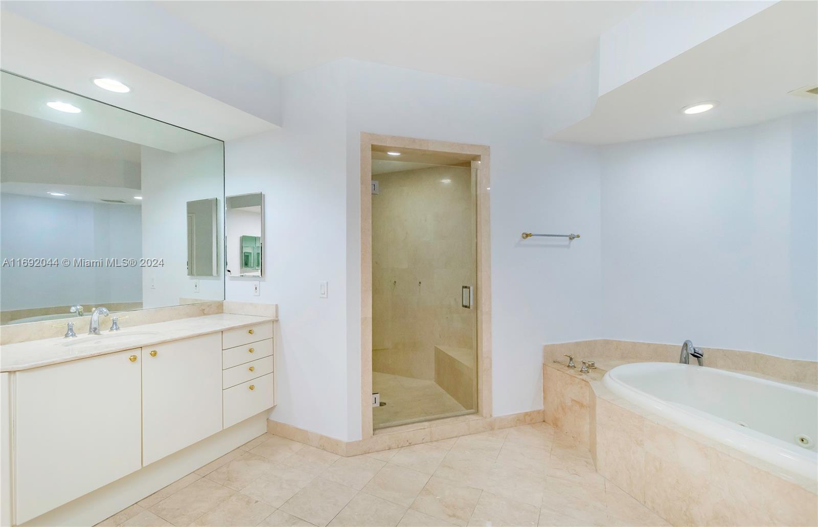 791 Crandon Blvd # 507