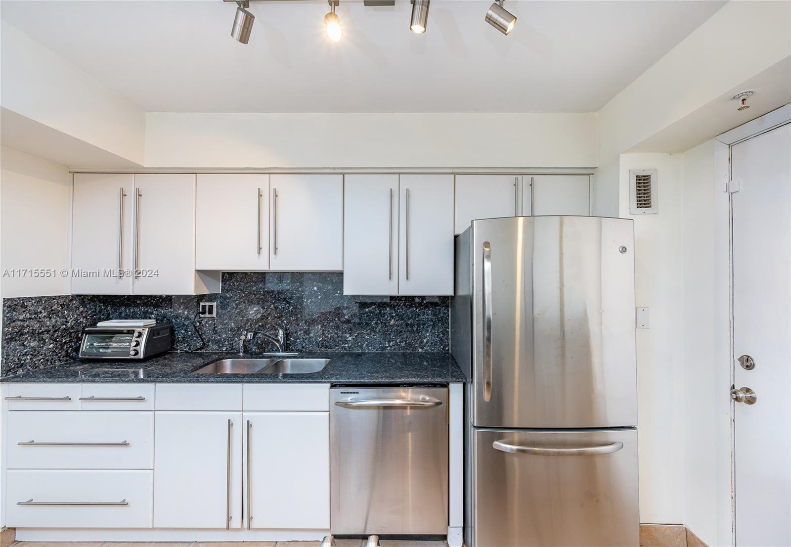 550 Ocean Dr # 3E