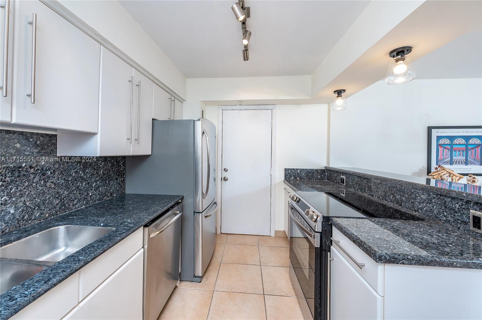 550 Ocean Dr # 3E