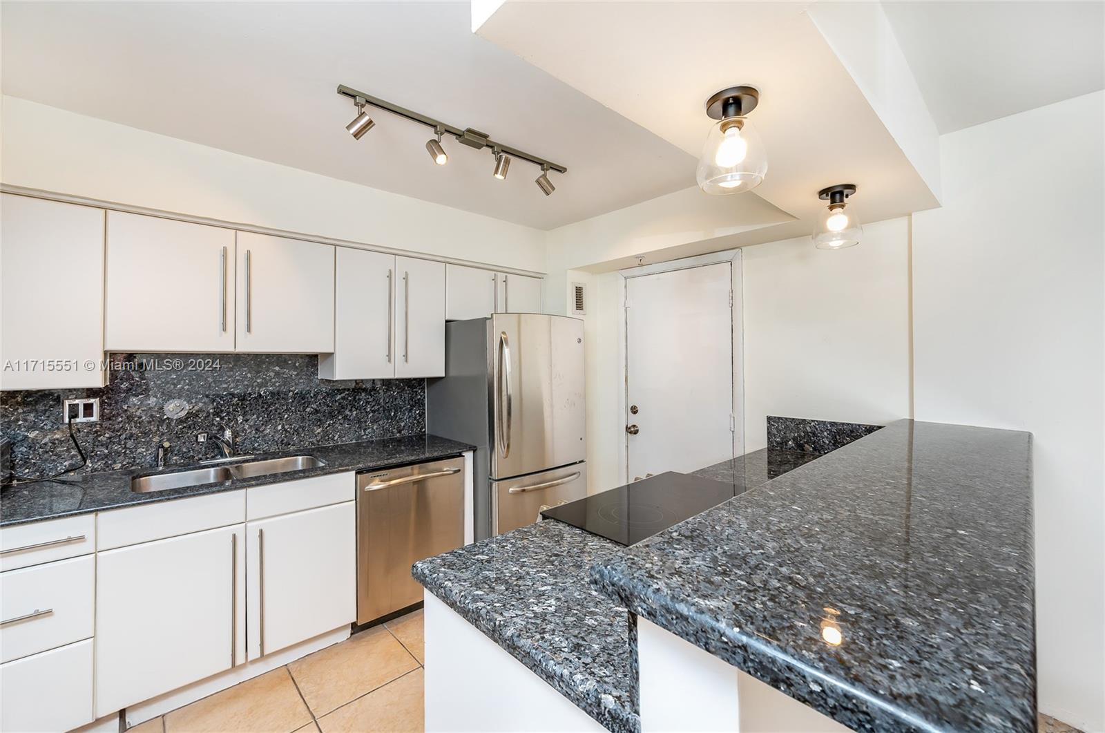 550 Ocean Dr # 3E
