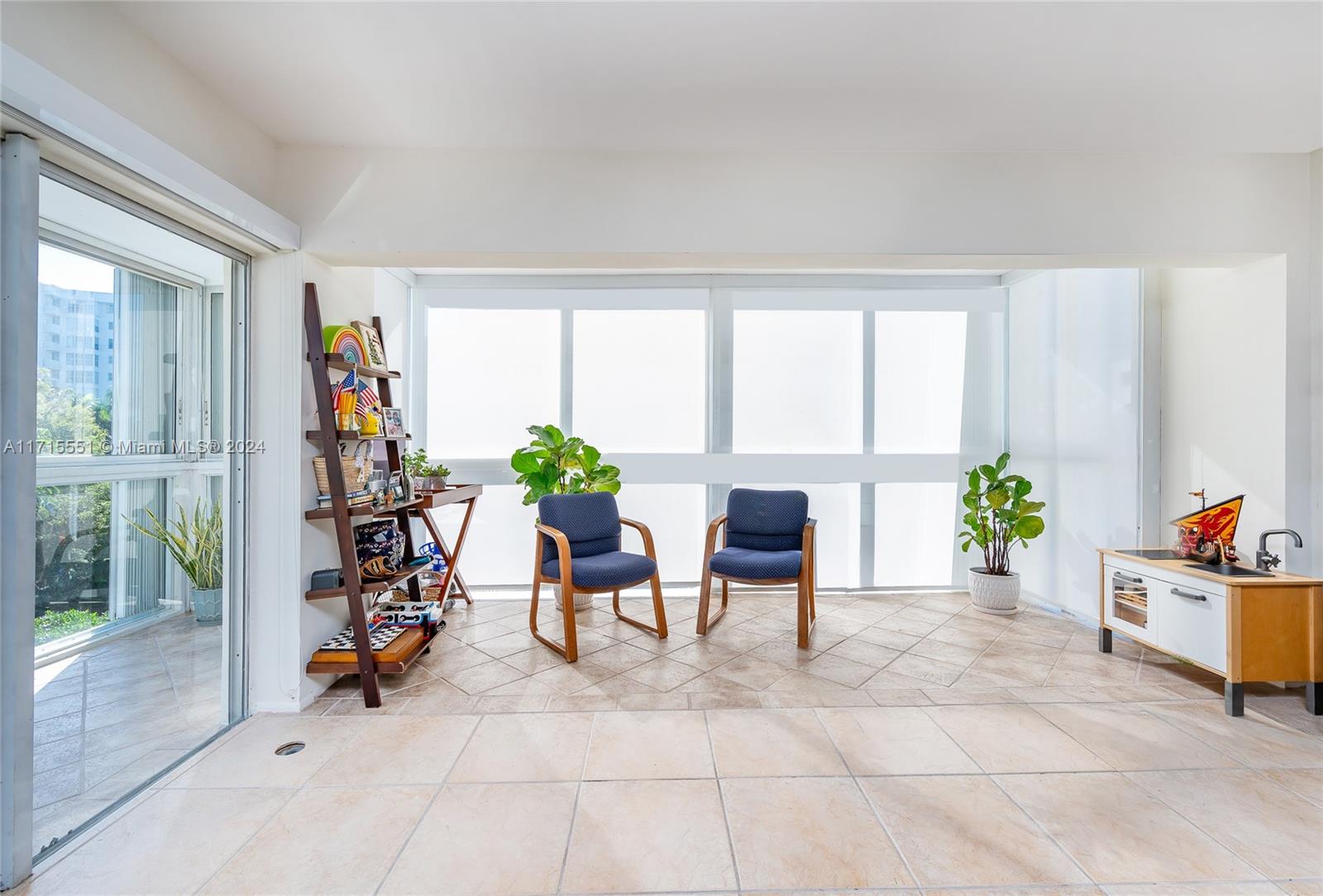 550 Ocean Dr # 3E