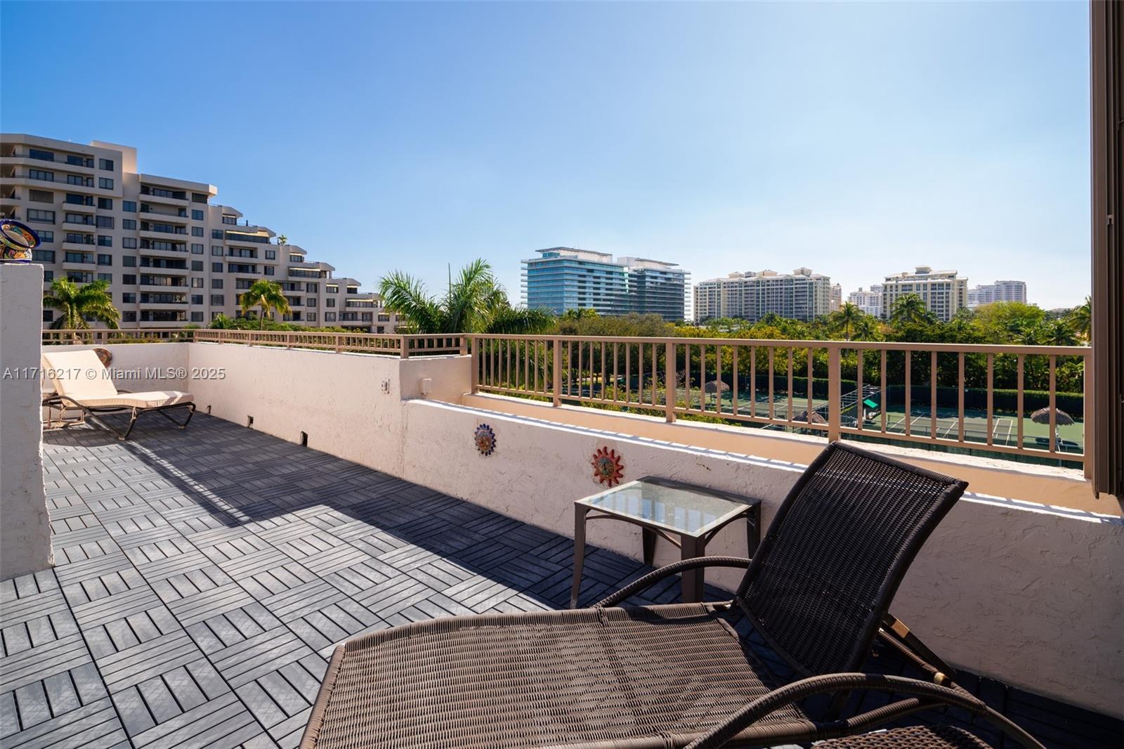 161 Crandon Blvd # 417