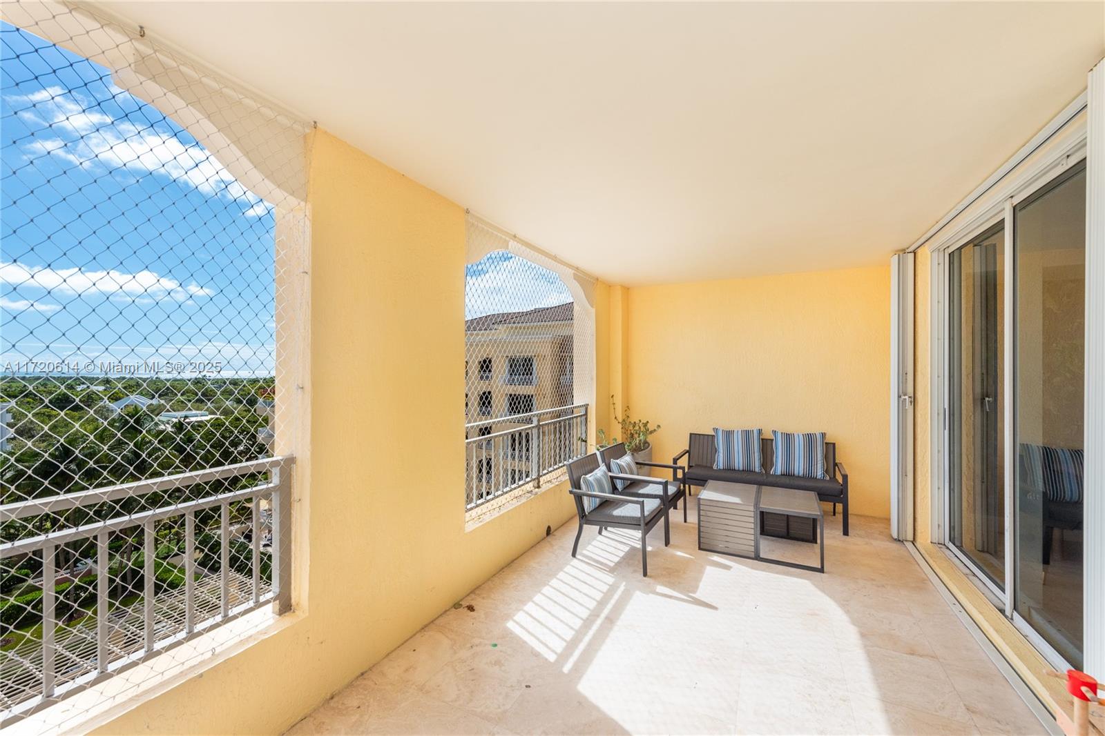 765 Crandon Blvd # 4 Unit: PH-4