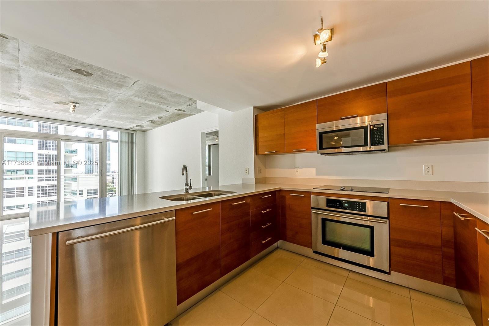 3250 NE 1st Ave # 1102