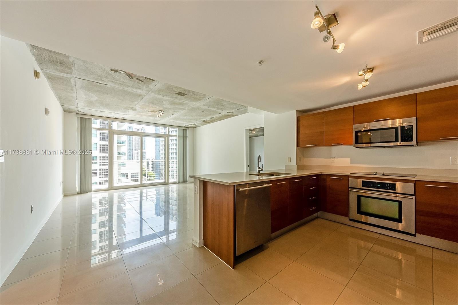 3250 NE 1st Ave # 1102
