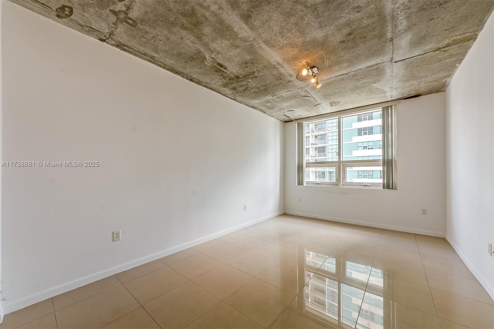 3250 NE 1st Ave # 1102